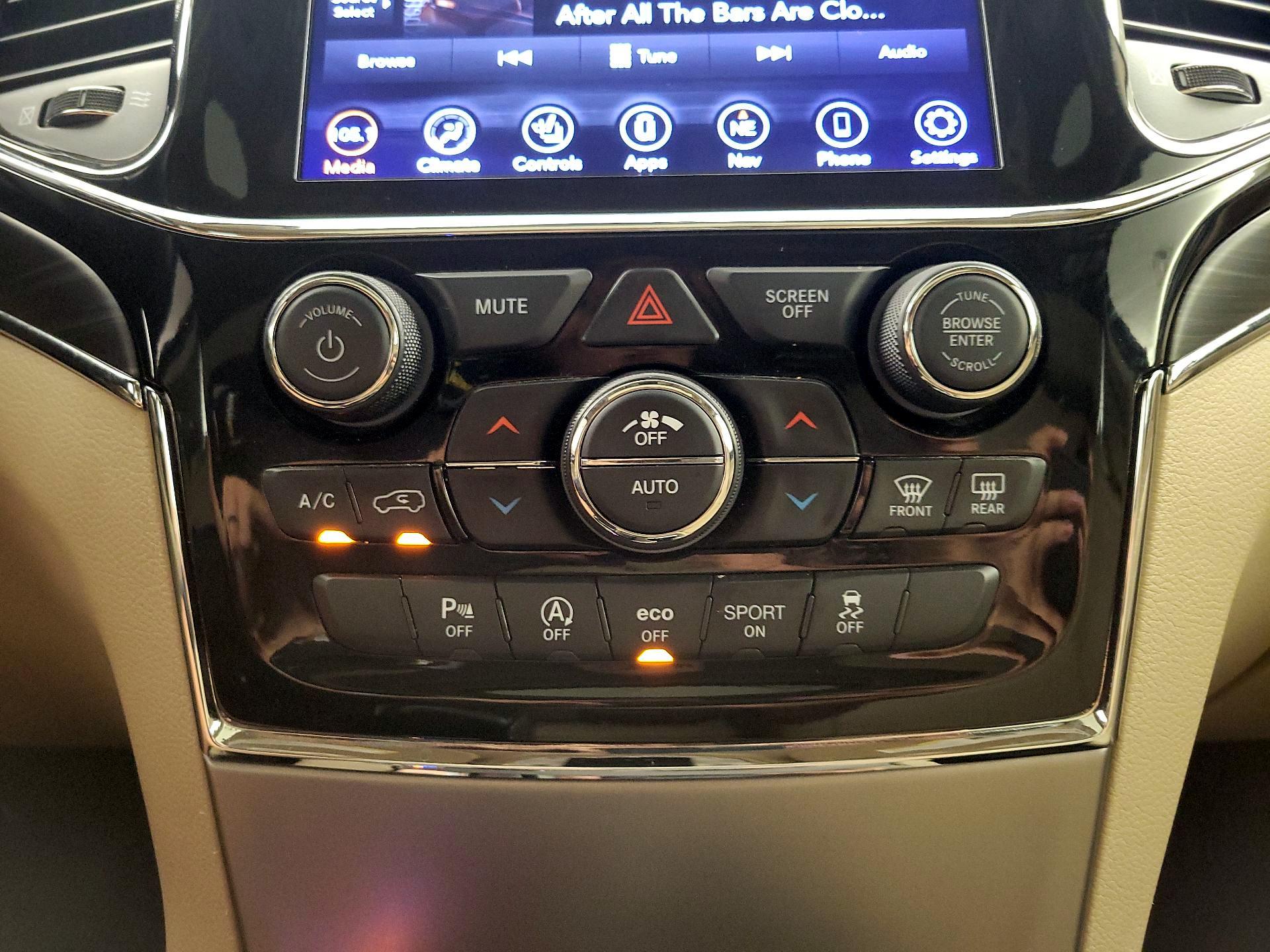 Thumbnail: 2020 Jeep Grand Cherokee - 17