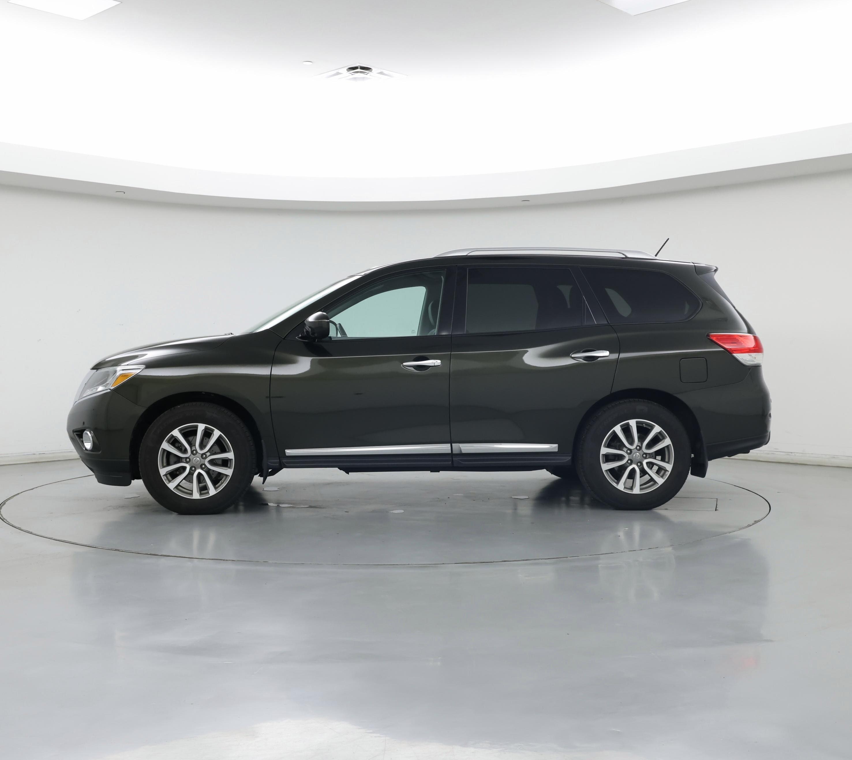 Thumbnail: 2016 Nissan Pathfinder - 3