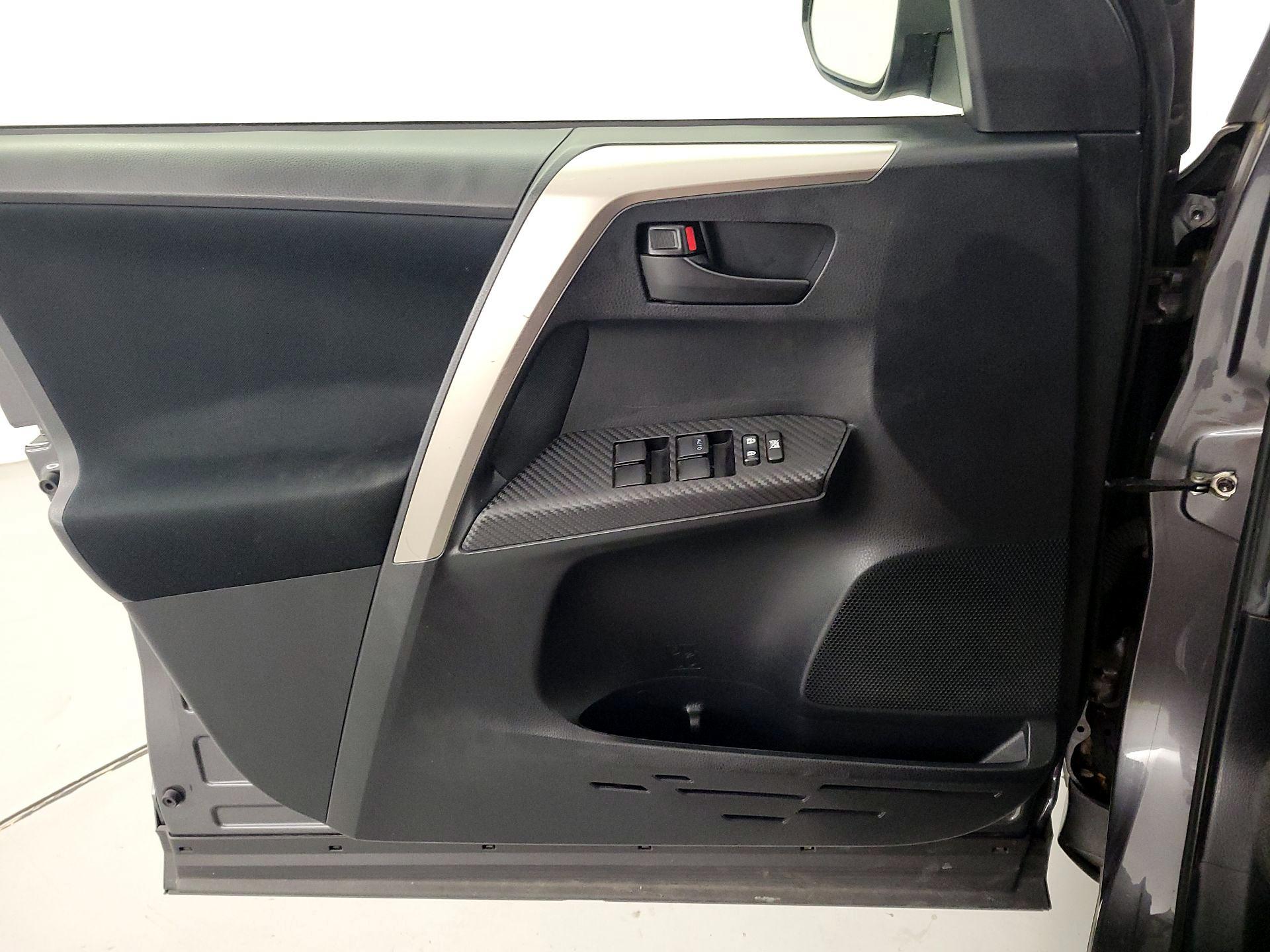Thumbnail: 2015 Toyota RAV4 - 12