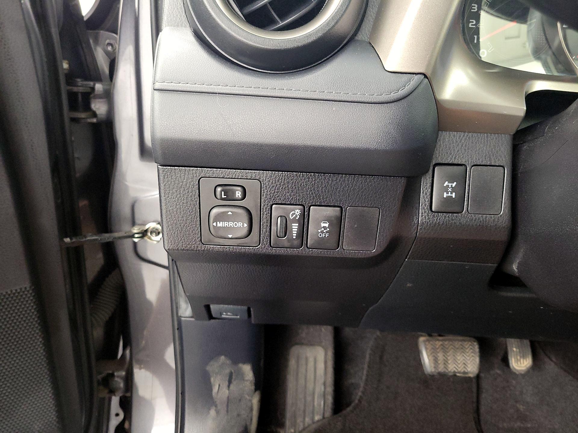 Thumbnail: 2015 Toyota RAV4 - 13