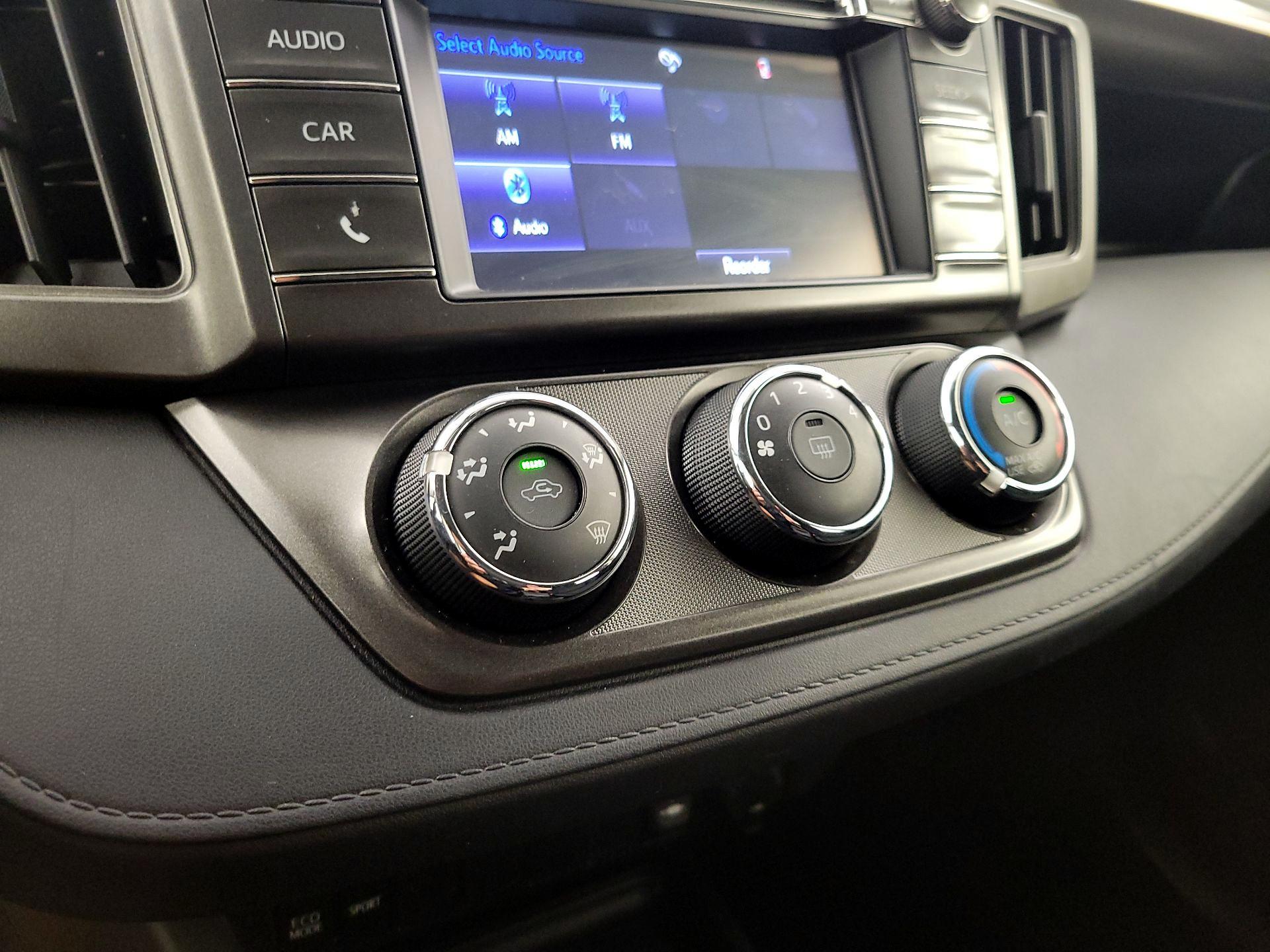 Thumbnail: 2015 Toyota RAV4 - 16