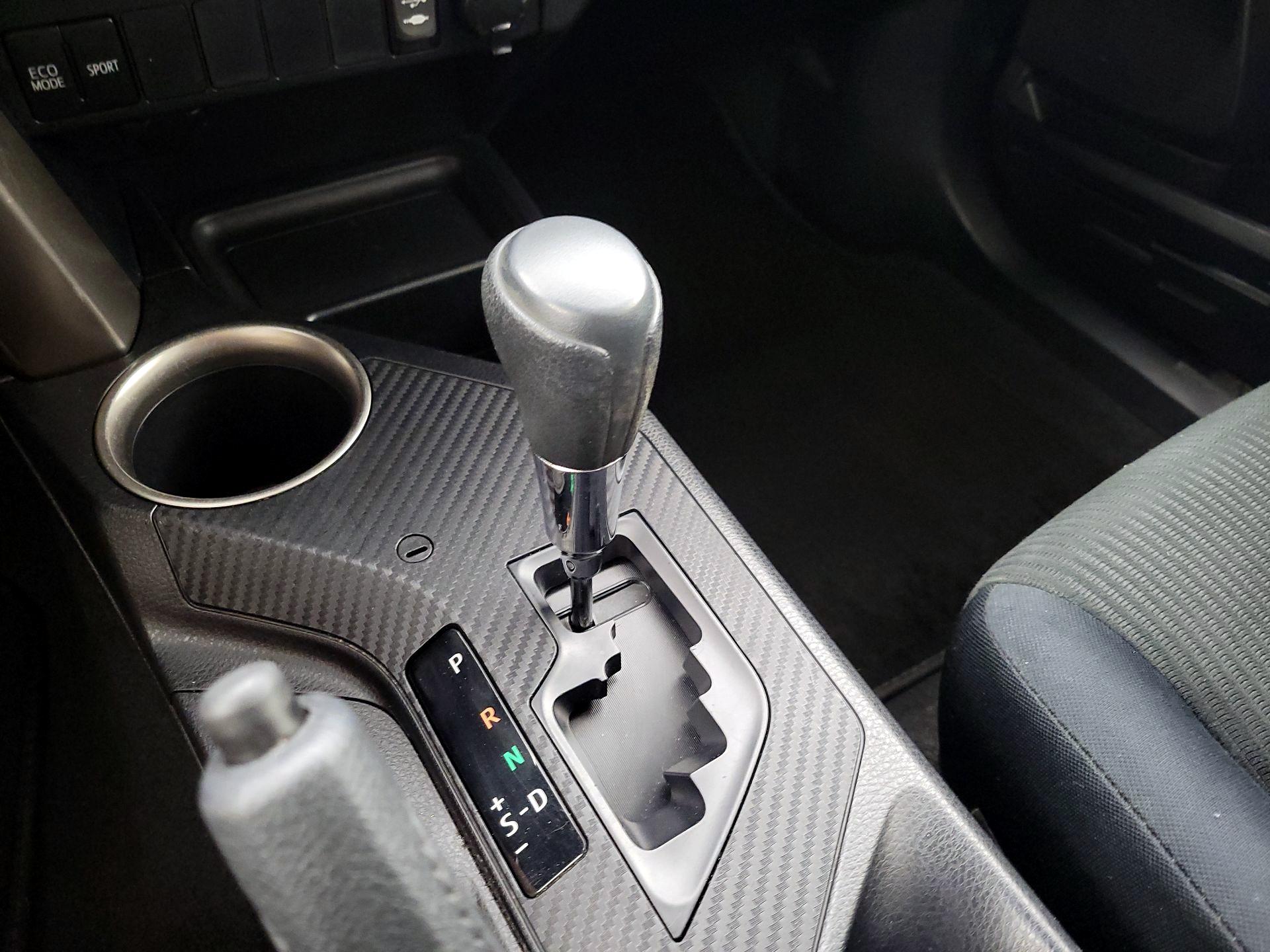 Thumbnail: 2015 Toyota RAV4 - 17