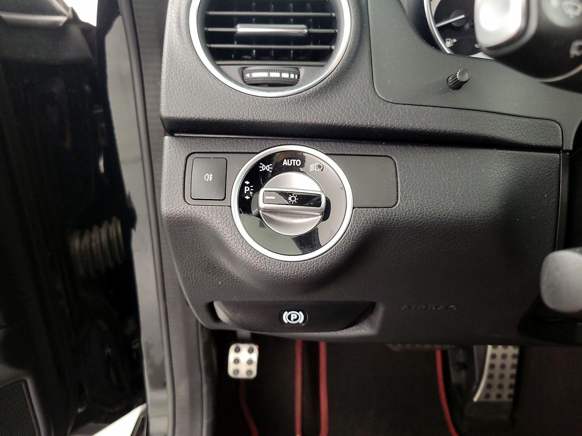 Thumbnail: 2015 Mercedes-Benz C-Class - 13