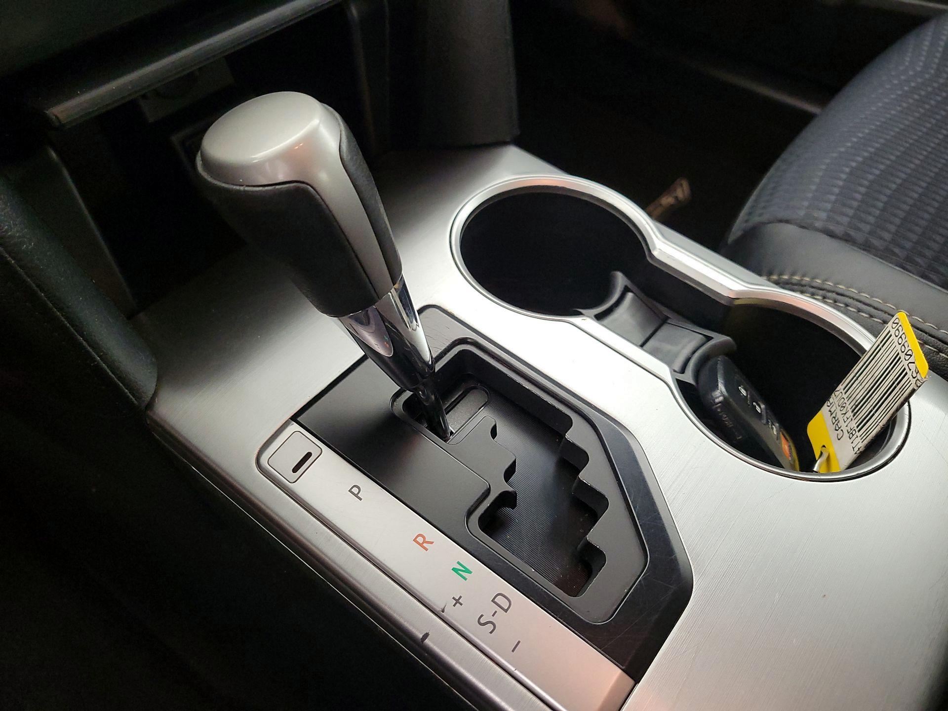 Thumbnail: 2013 Toyota Camry - 18