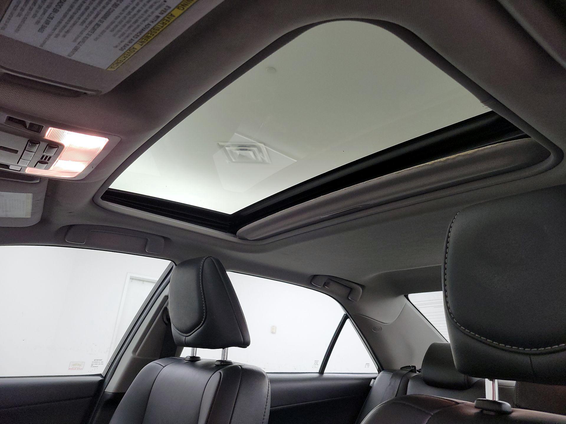 Thumbnail: 2013 Toyota Camry - 20