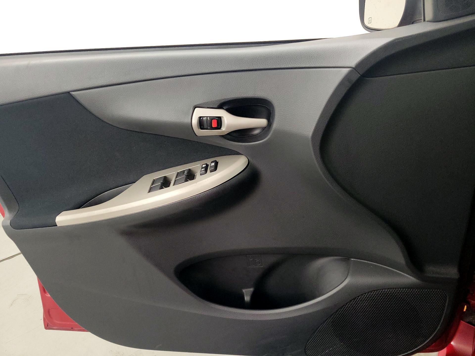 Thumbnail: 2013 Toyota Corolla - 12