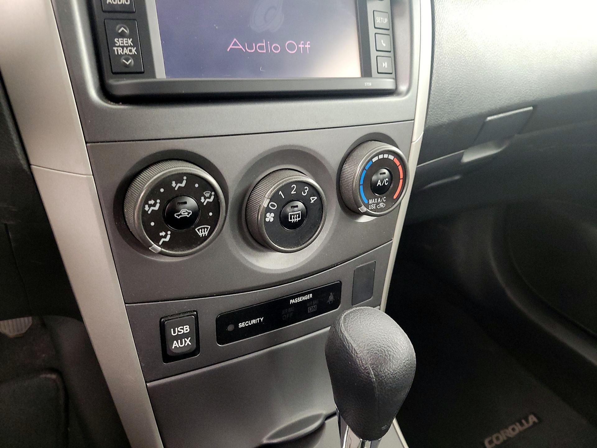 Thumbnail: 2013 Toyota Corolla - 16