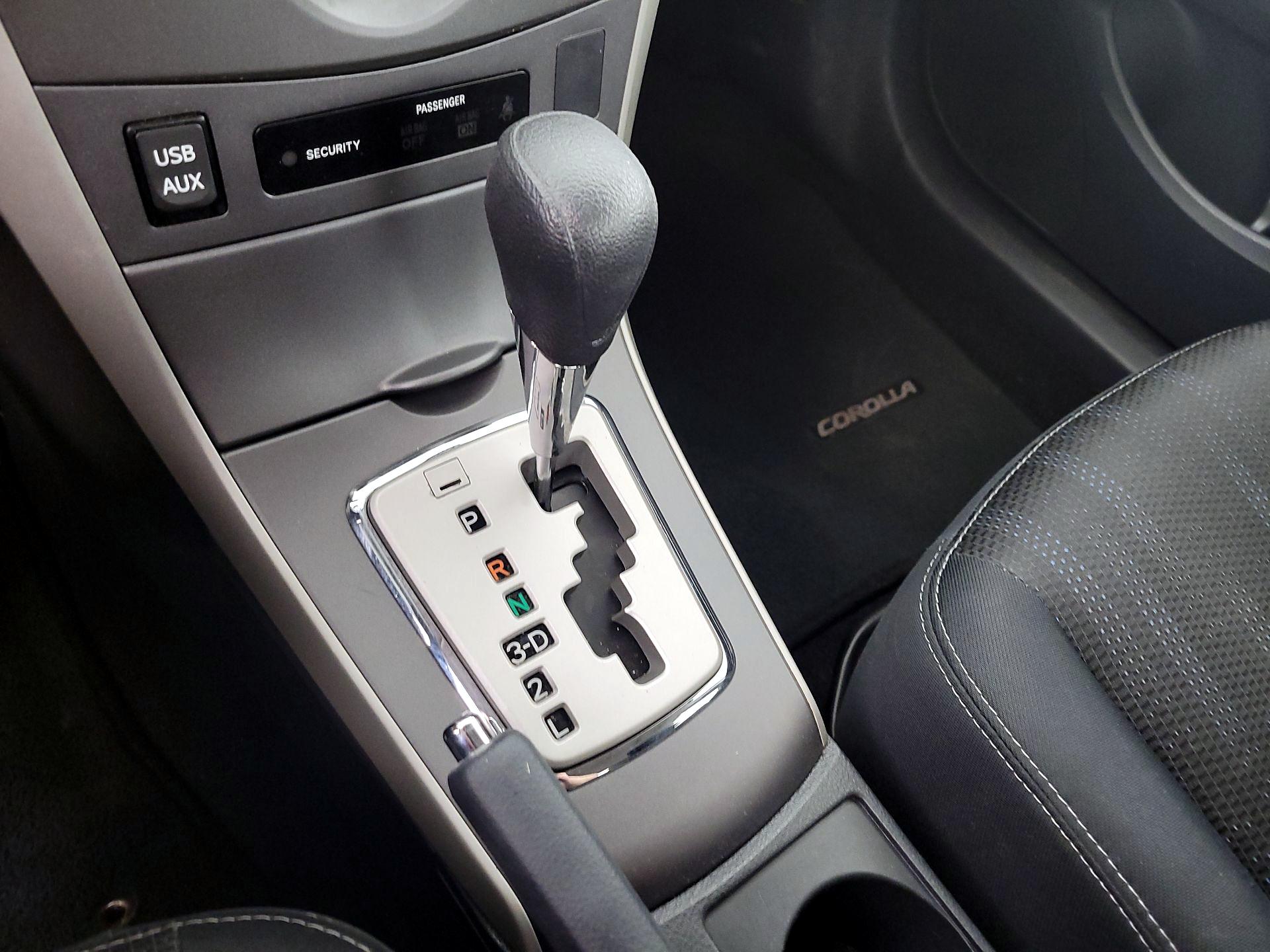 Thumbnail: 2013 Toyota Corolla - 17