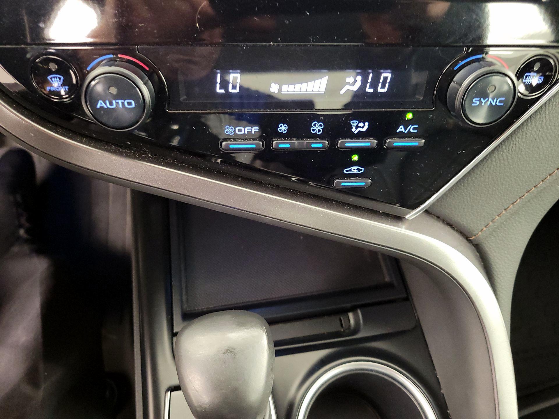 Thumbnail: 2018 Toyota Camry - 16