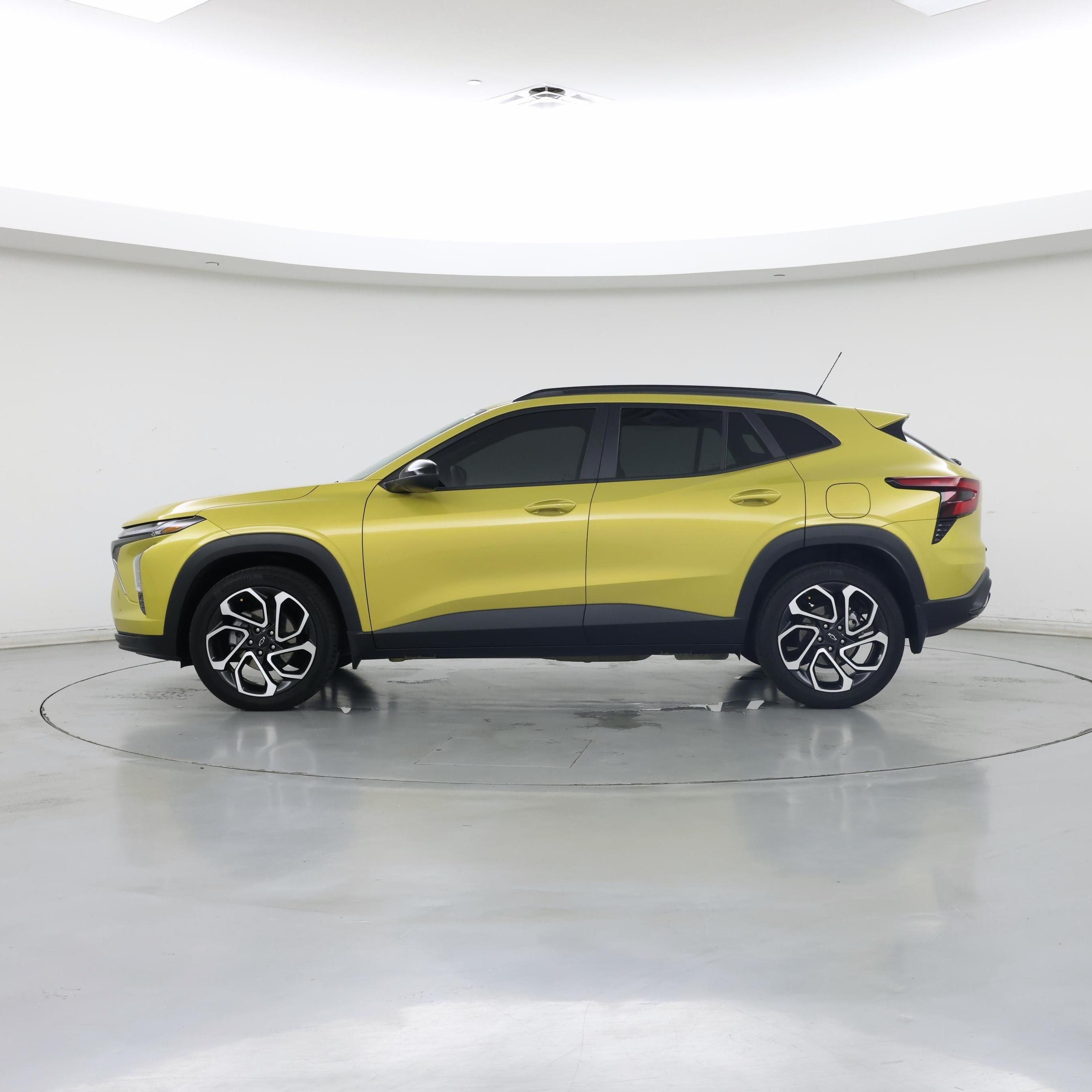 Thumbnail: 2024 Chevrolet Trax - 3