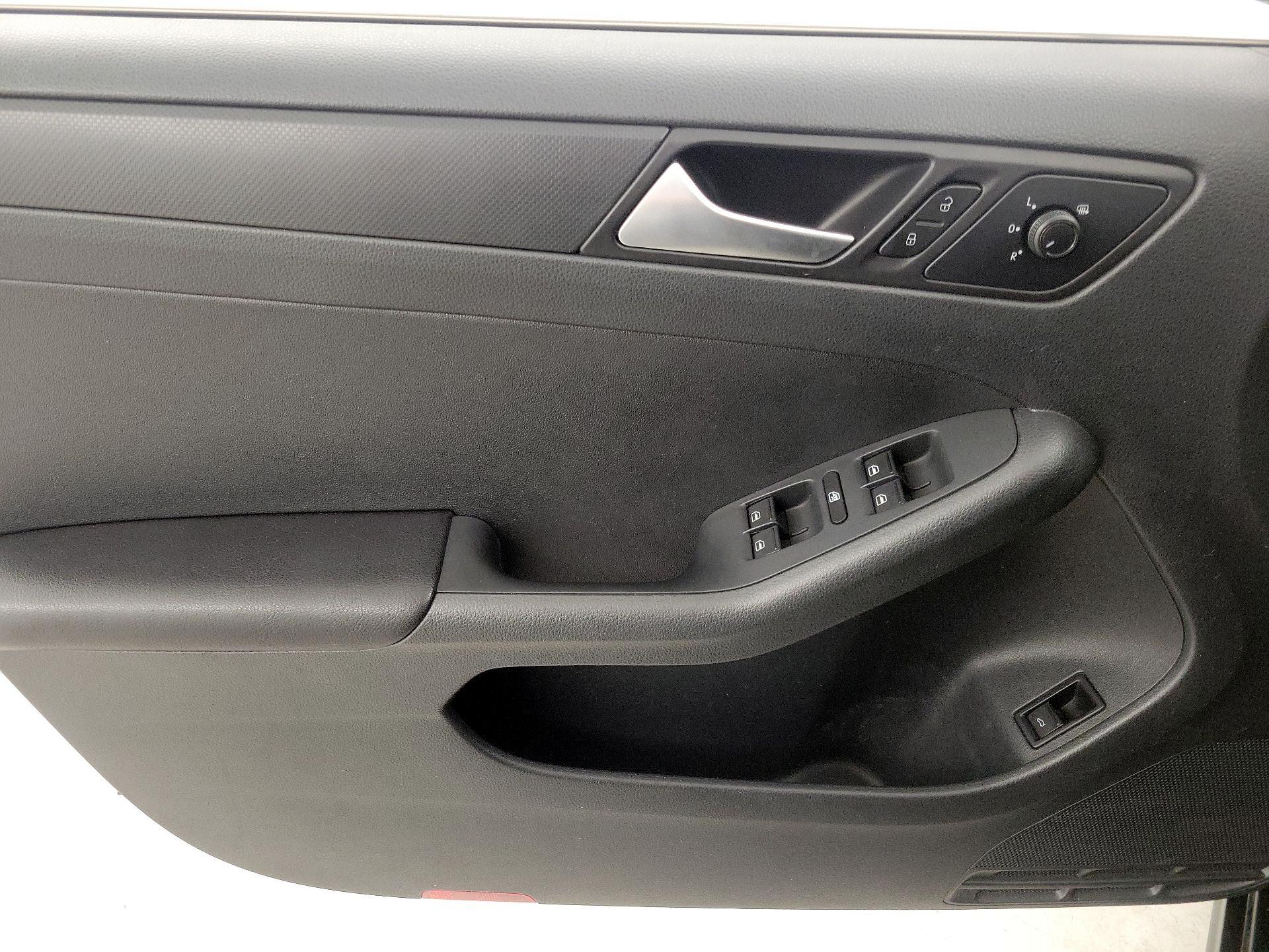 Thumbnail: 2015 Volkswagen Jetta - 12