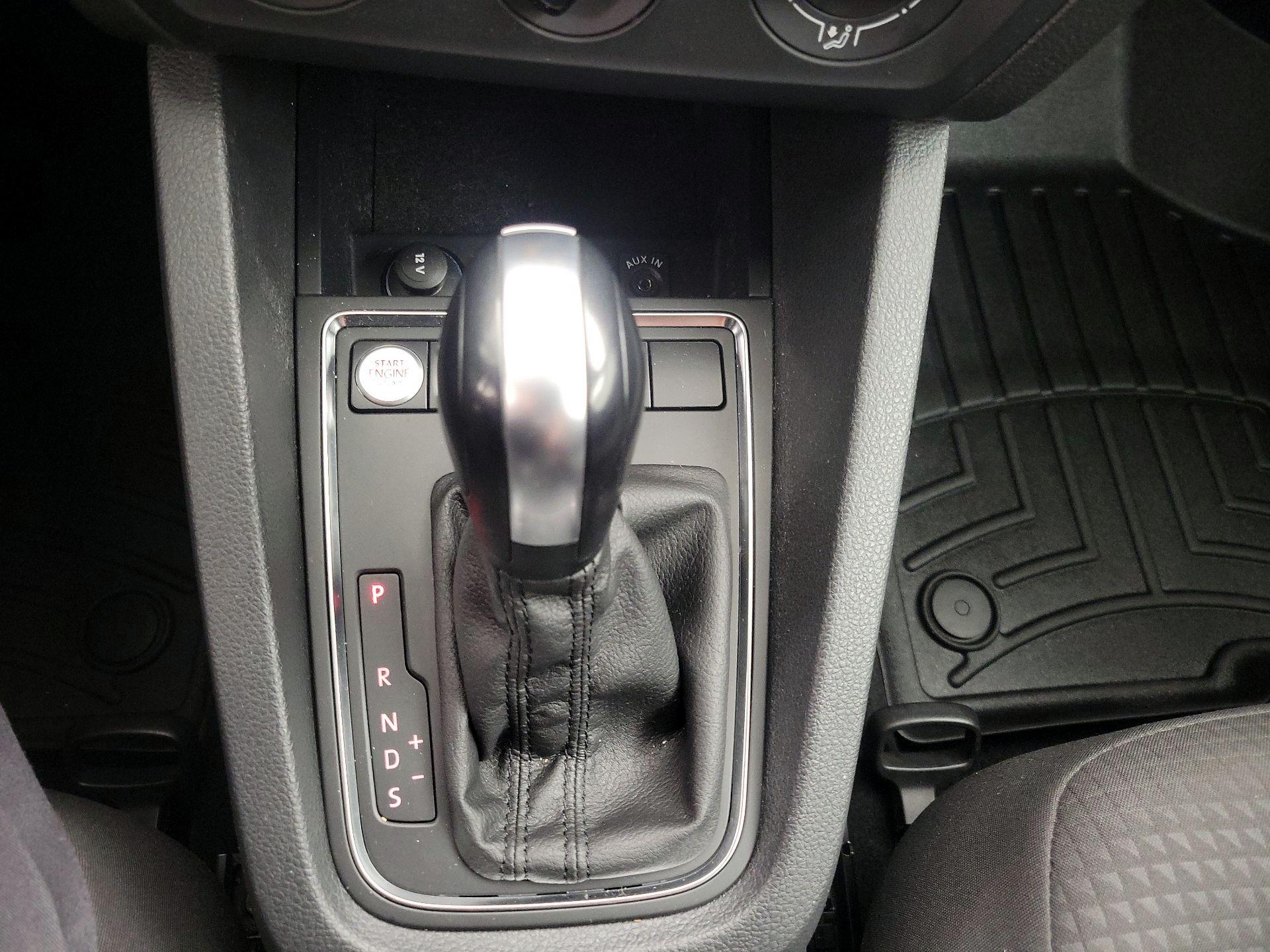 Thumbnail: 2015 Volkswagen Jetta - 17