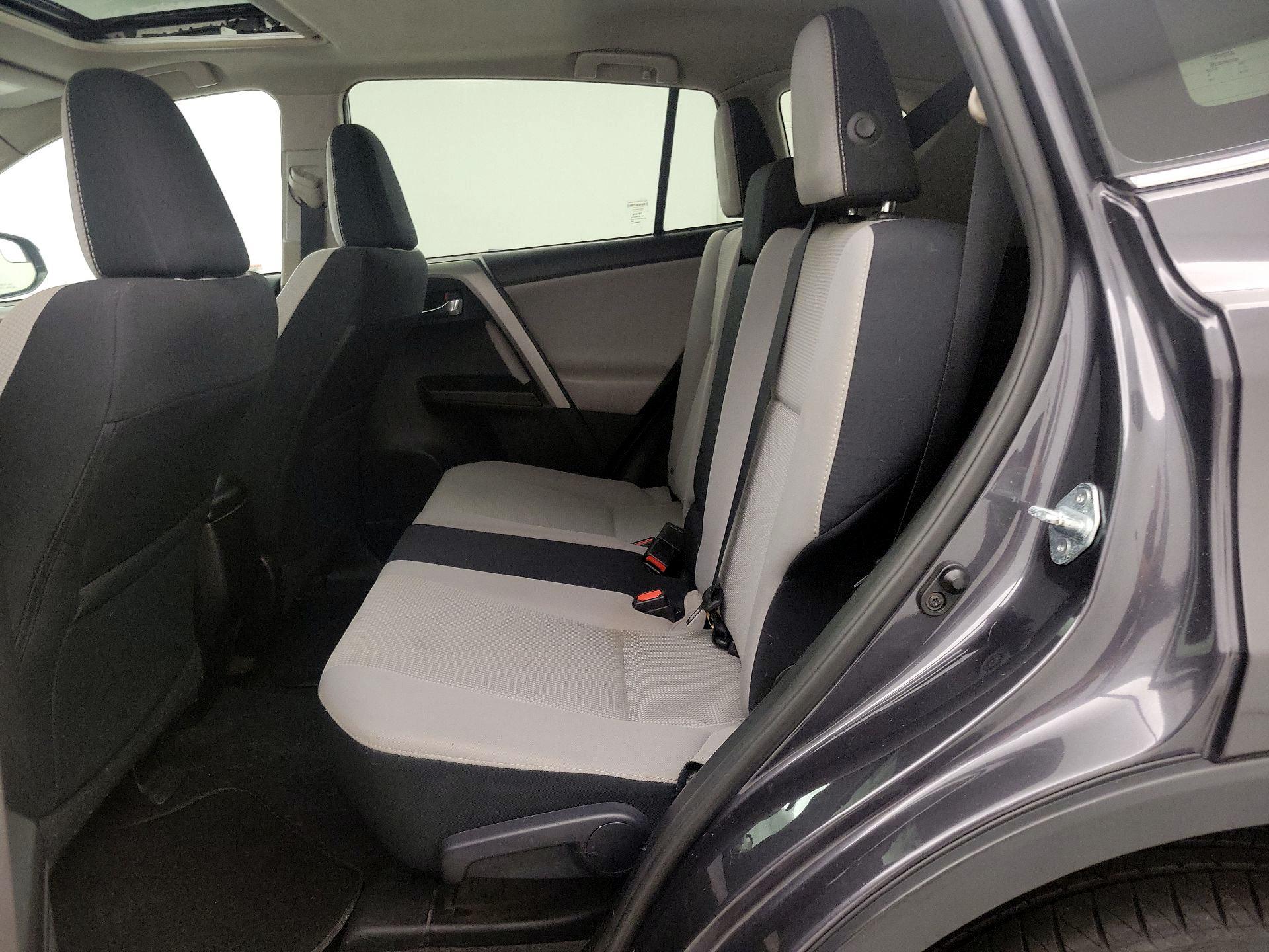Thumbnail: 2017 Toyota RAV4 - 20