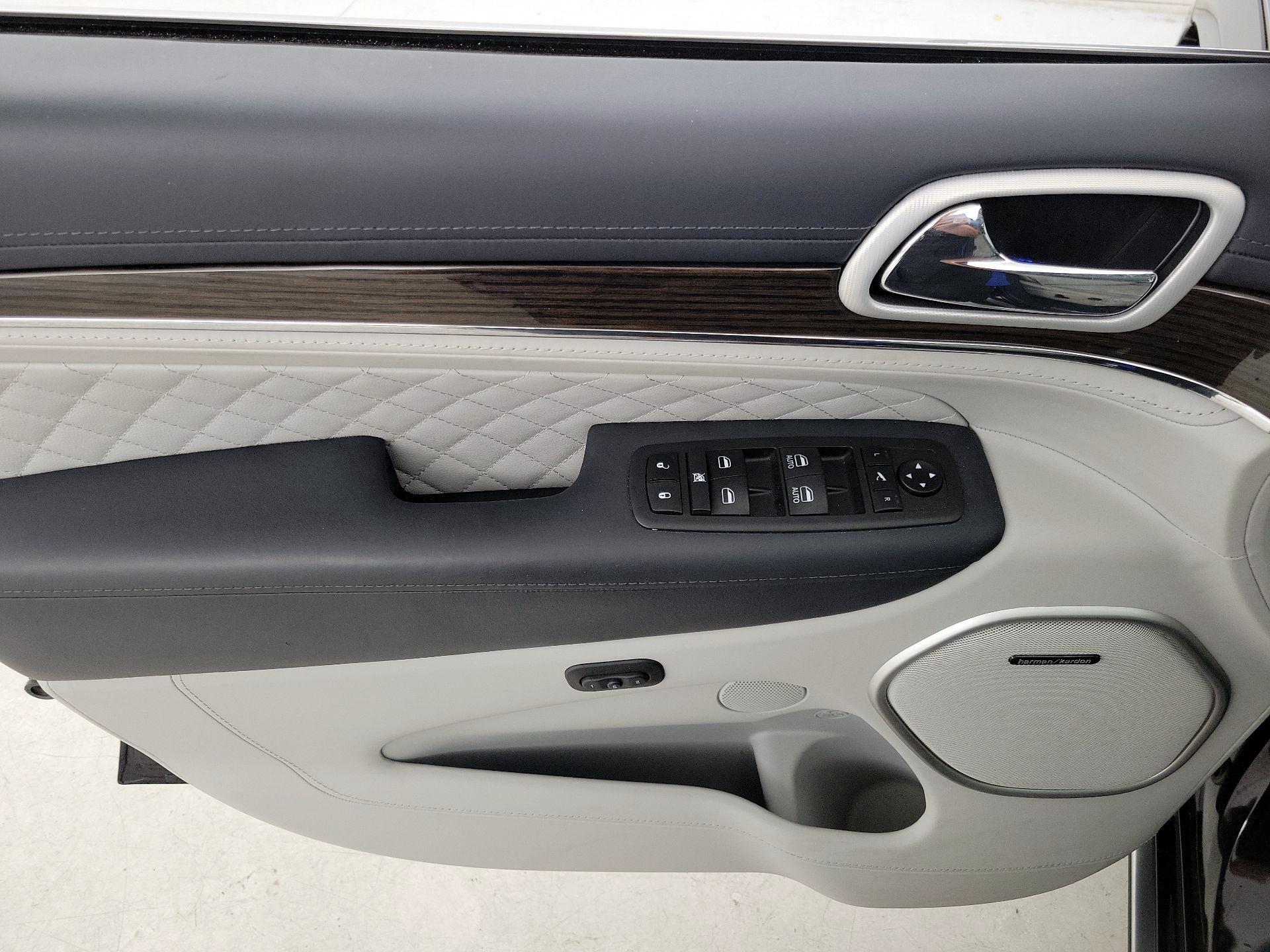 Thumbnail: 2021 Jeep Grand Cherokee - 12