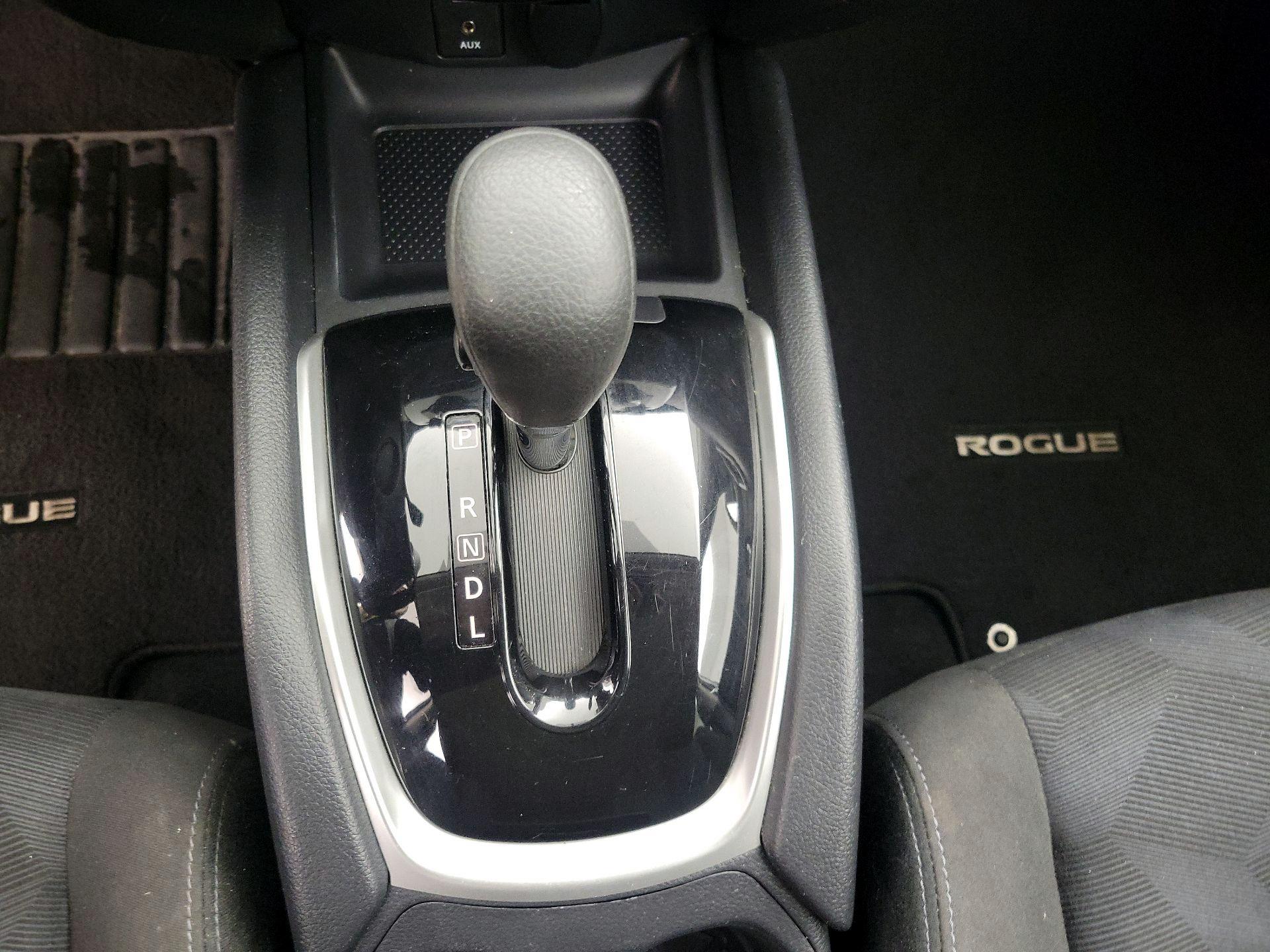 Thumbnail: 2015 Nissan Rogue - 18