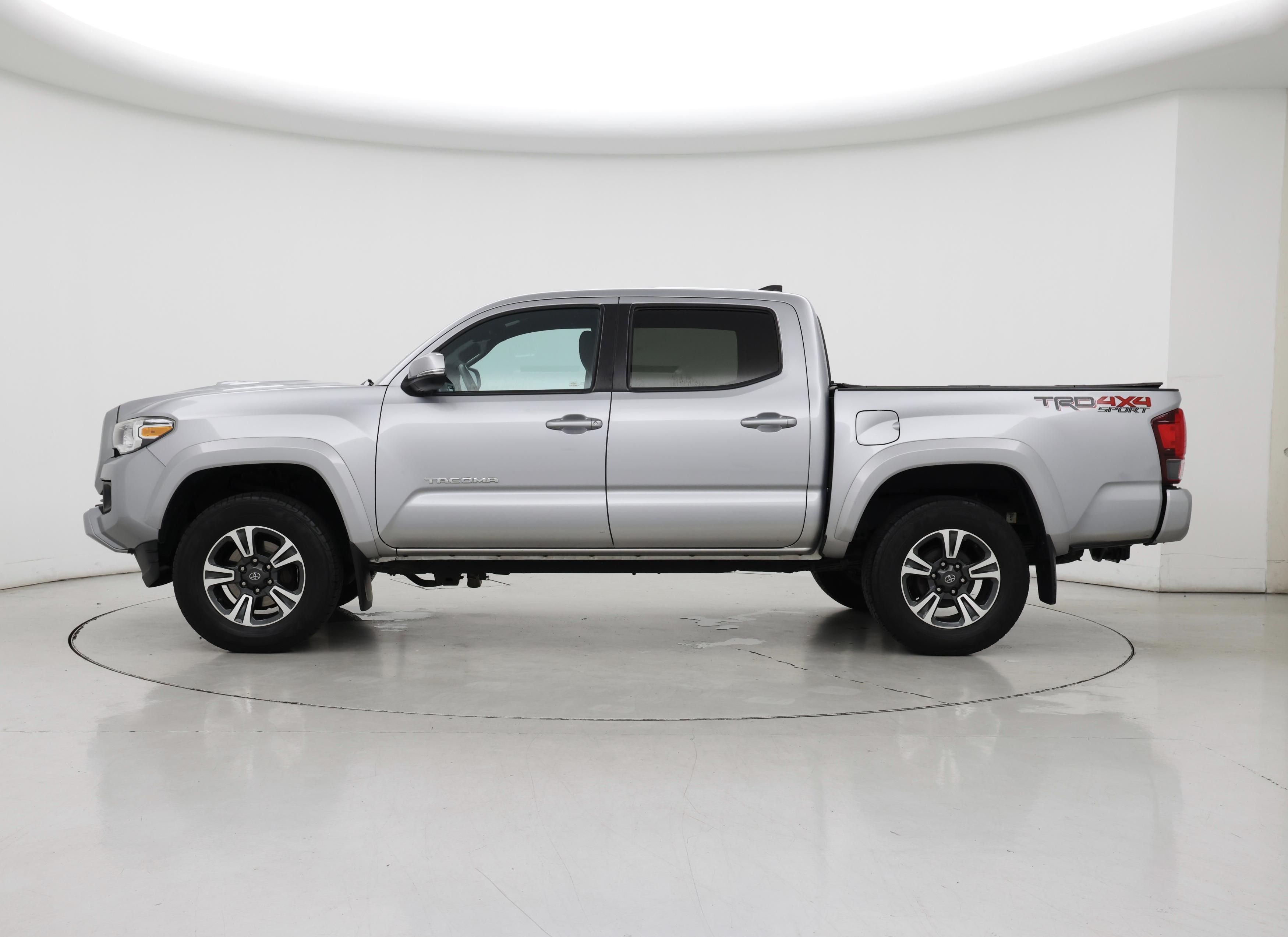 Thumbnail: 2019 Toyota Tacoma - 3