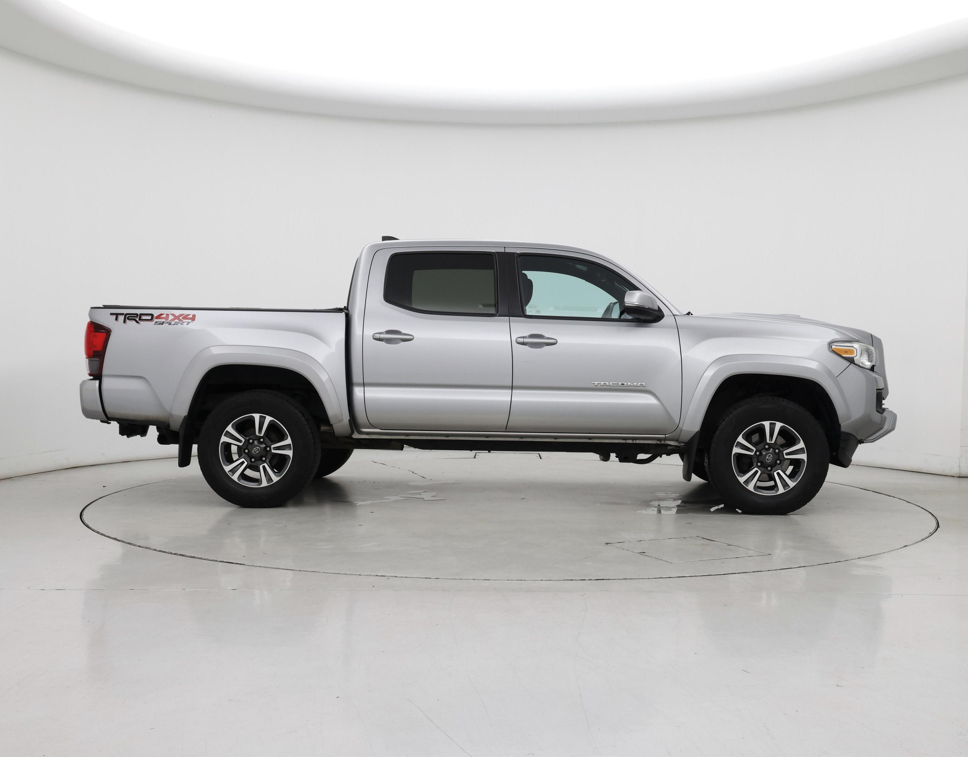 Thumbnail: 2019 Toyota Tacoma - 7