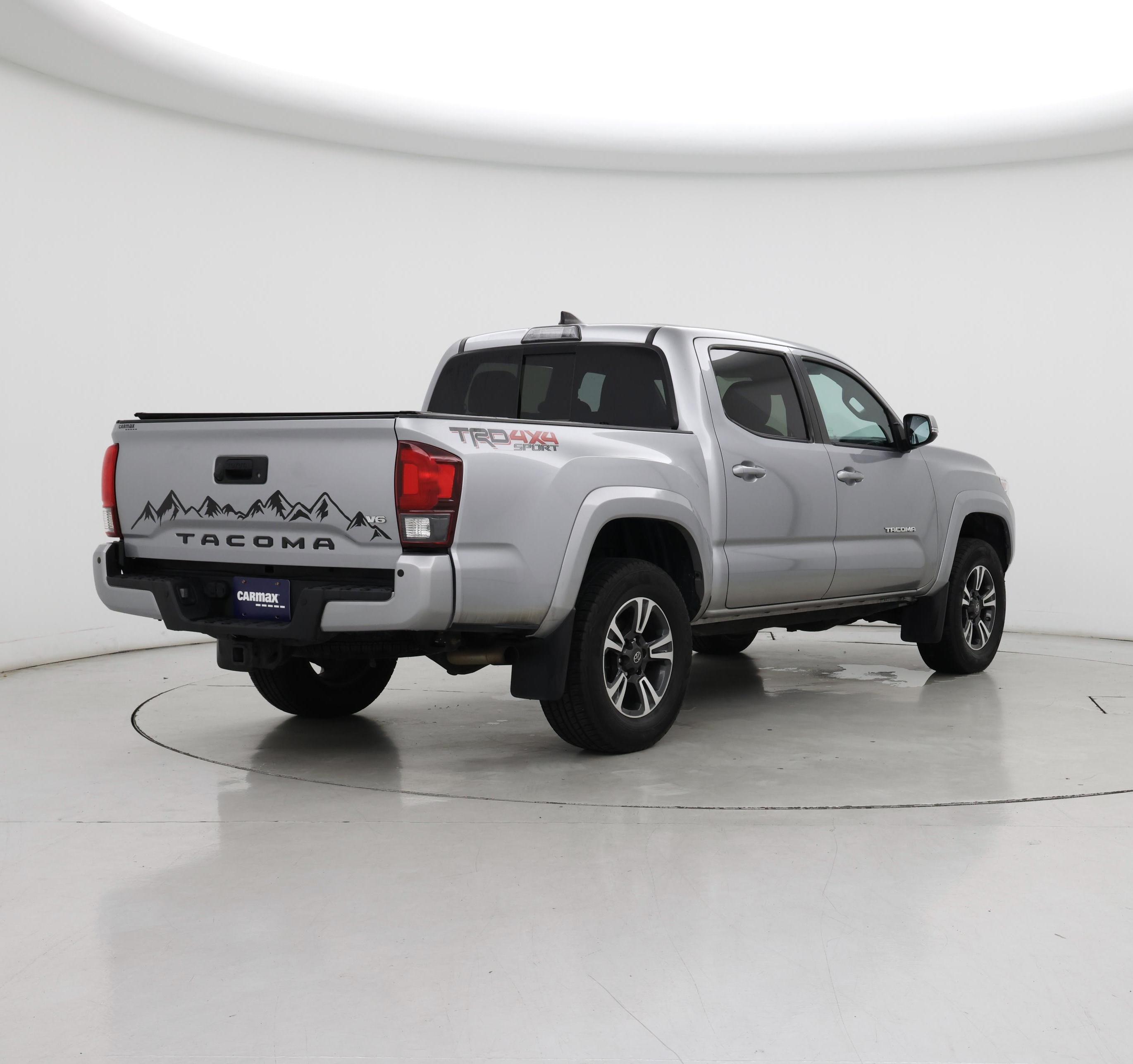 Thumbnail: 2019 Toyota Tacoma - 8