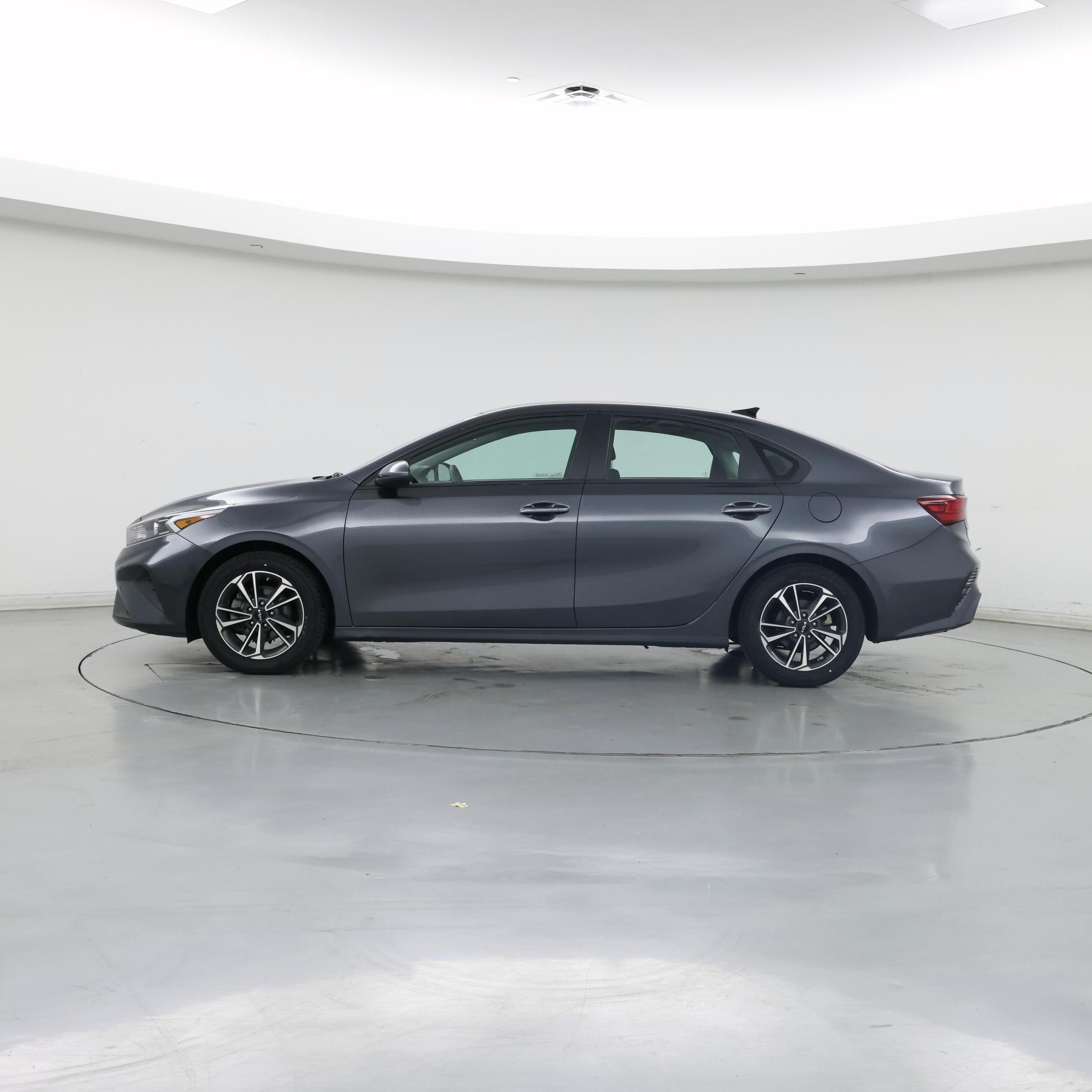 Thumbnail: 2023 Kia Forte - 3