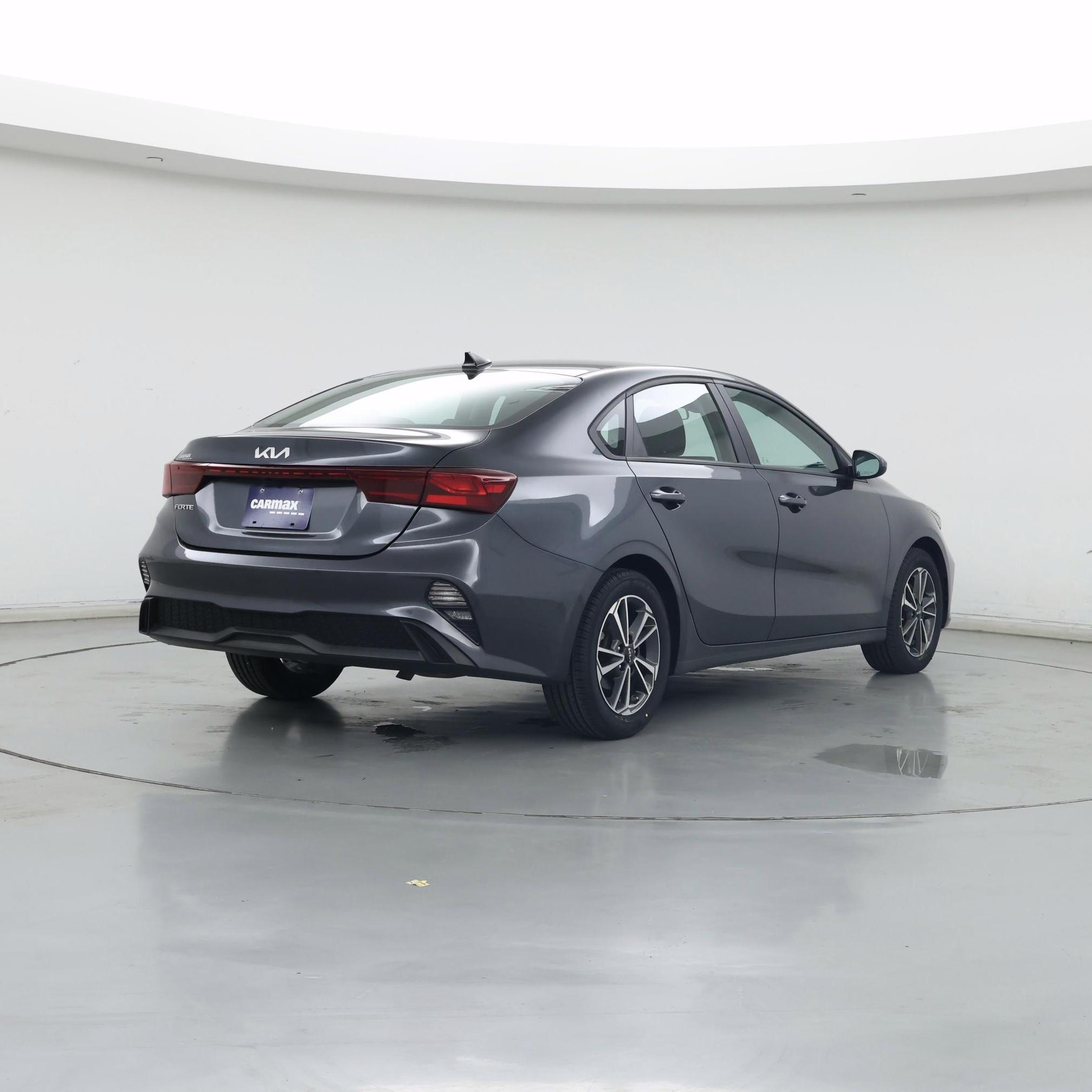 Thumbnail: 2023 Kia Forte - 8