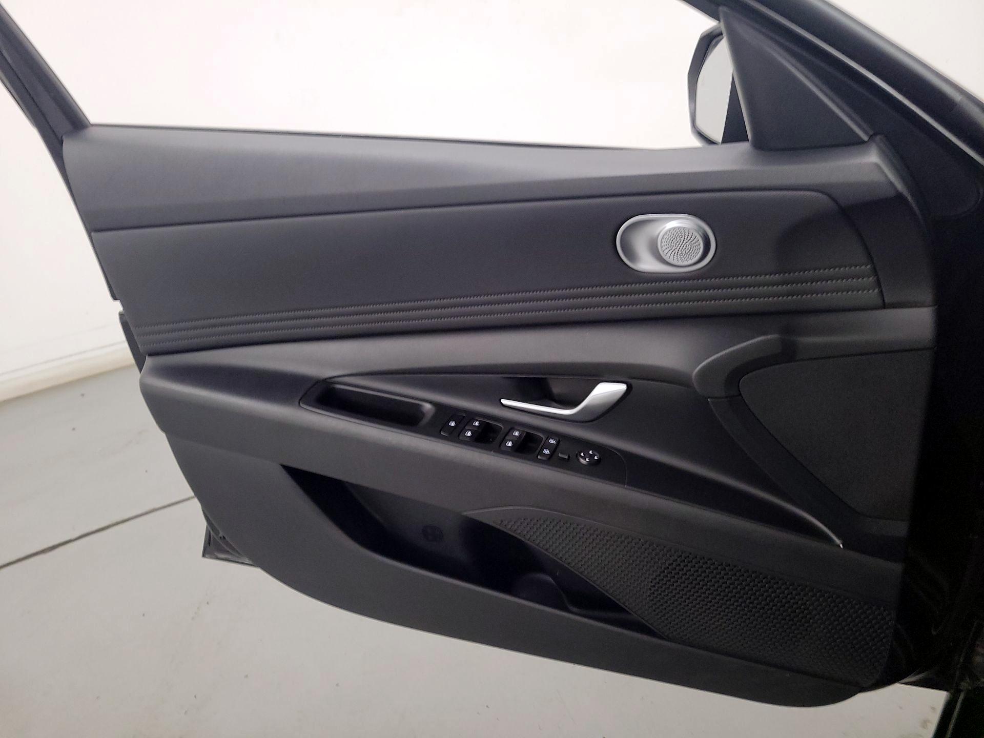 Thumbnail: 2022 Hyundai Elantra - 12