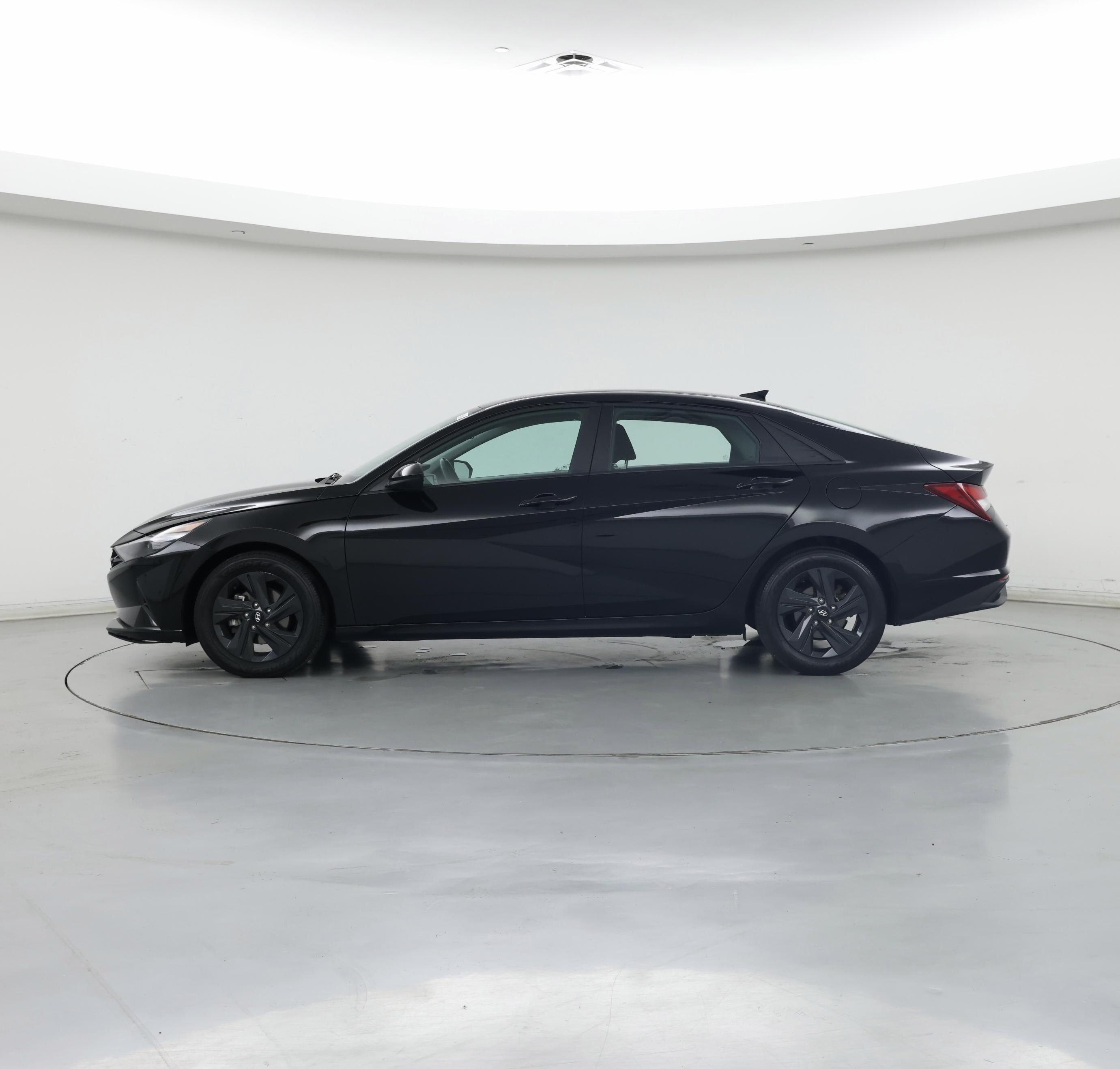 Thumbnail: 2022 Hyundai Elantra - 3