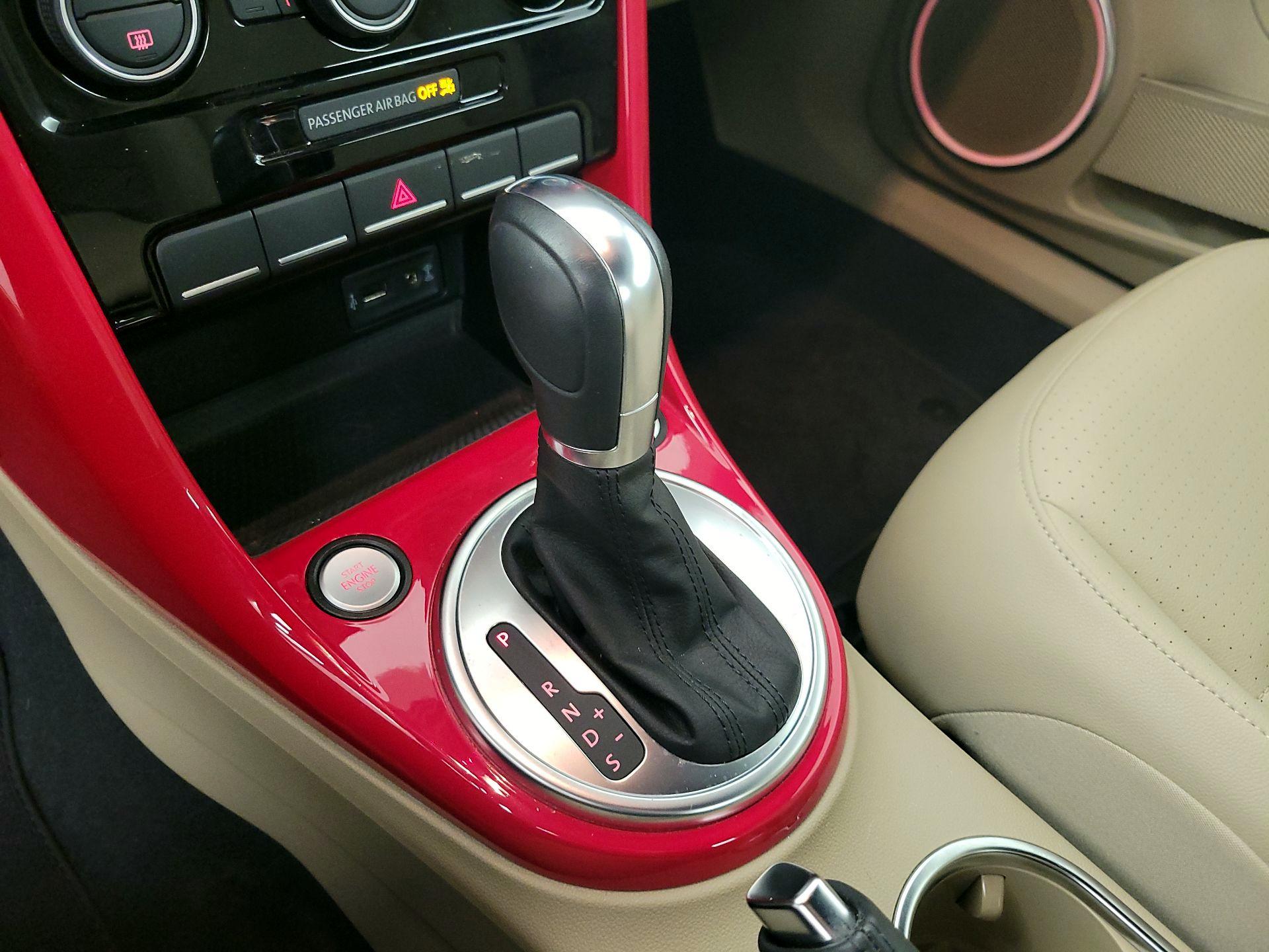Thumbnail: 2019 Volkswagen Beetle - 17