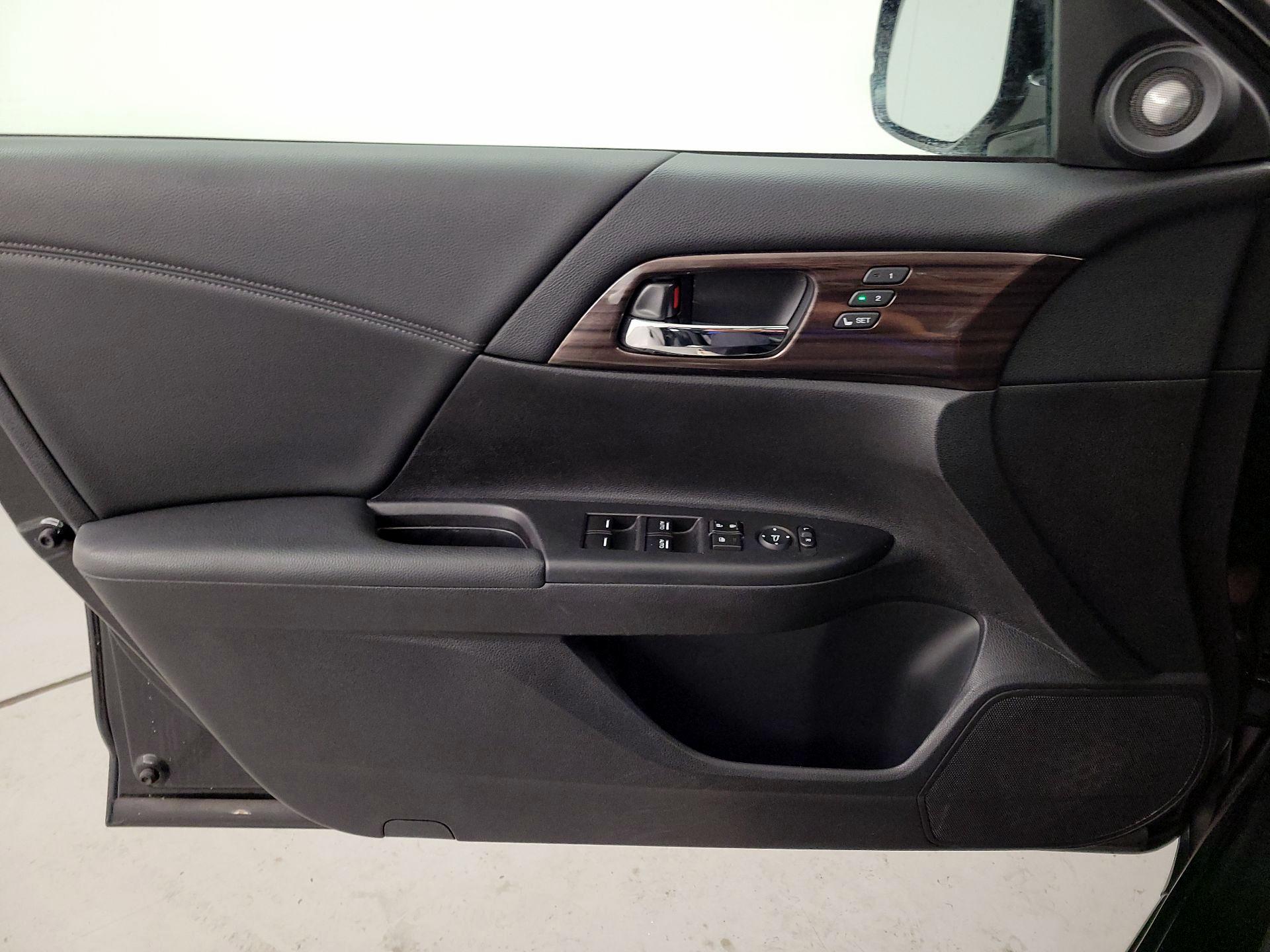 Thumbnail: 2016 Honda Accord - 12