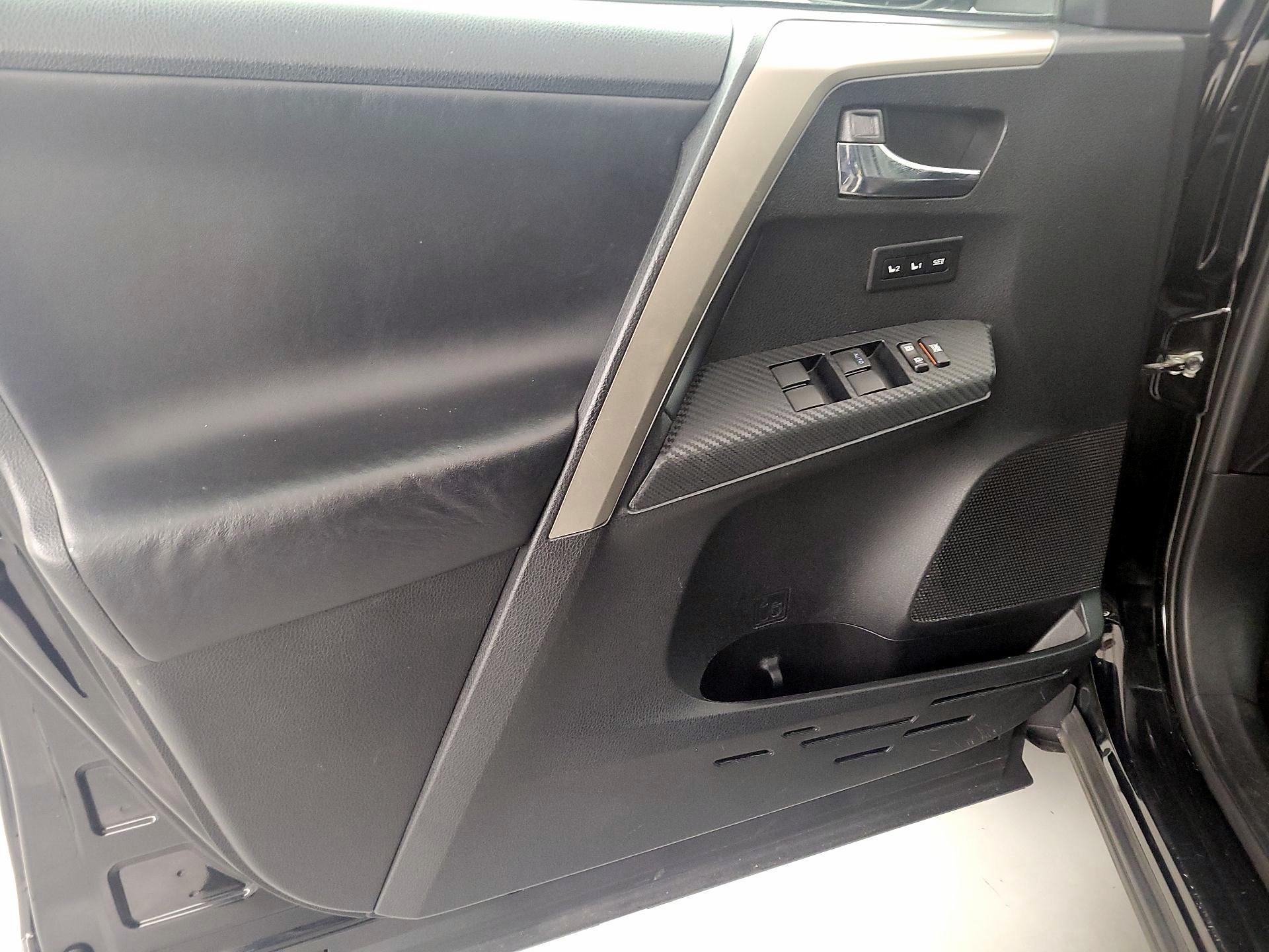 Thumbnail: 2015 Toyota RAV4 - 12