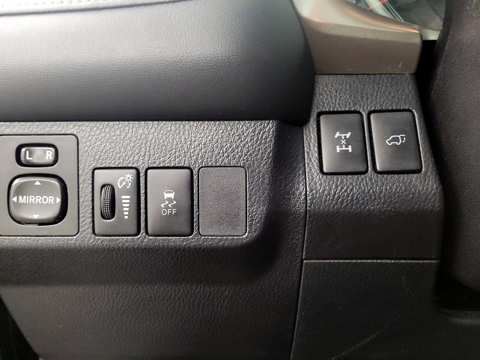 Thumbnail: 2015 Toyota RAV4 - 13