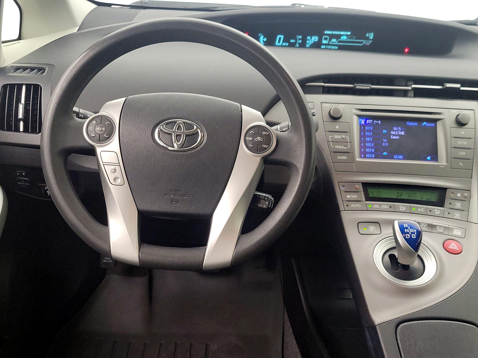 Thumbnail: 2015 Toyota Prius - 10
