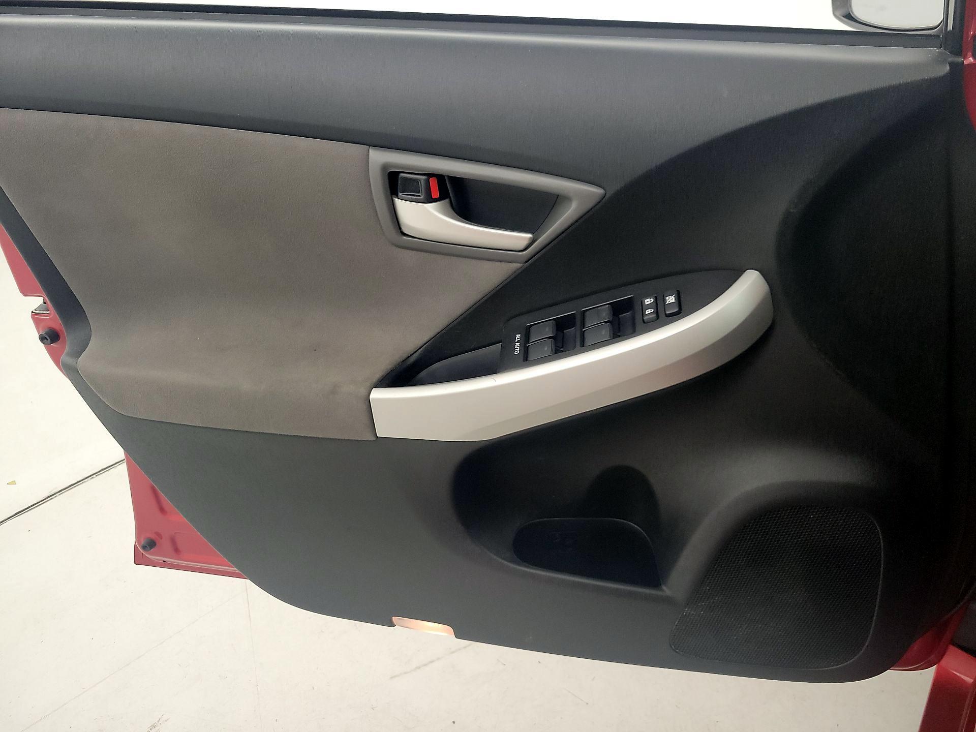 Thumbnail: 2015 Toyota Prius - 12