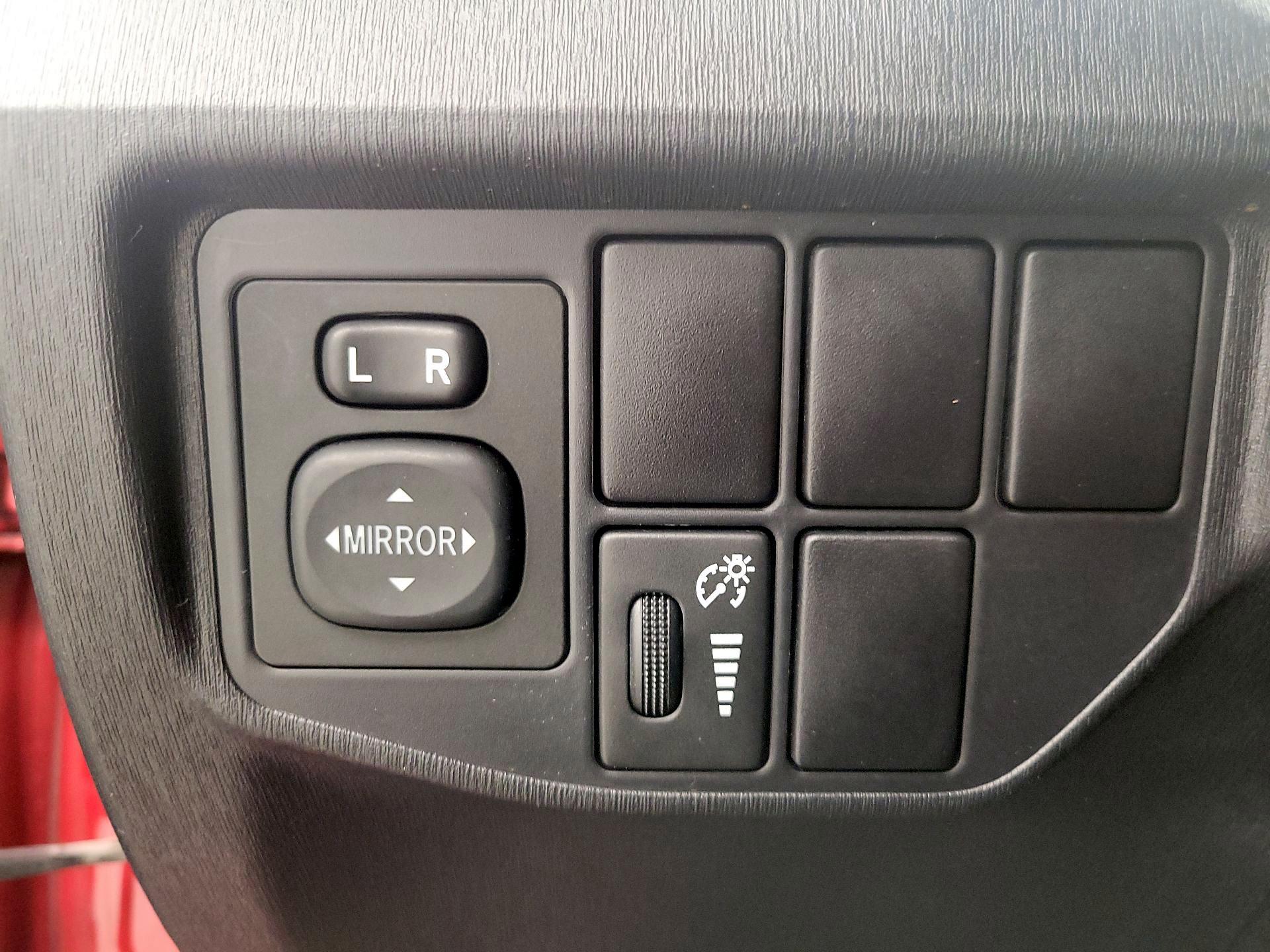 Thumbnail: 2015 Toyota Prius - 13