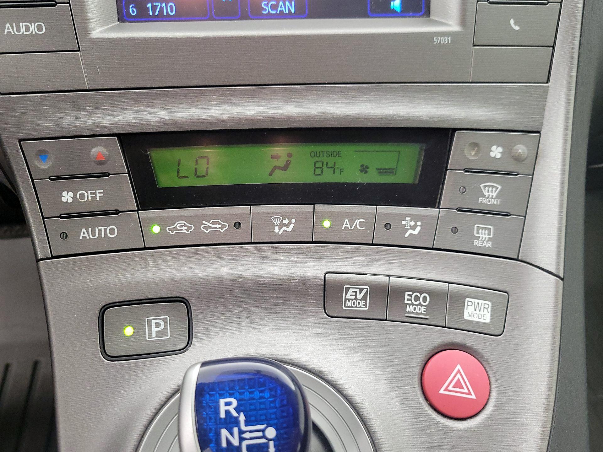 Thumbnail: 2015 Toyota Prius - 16