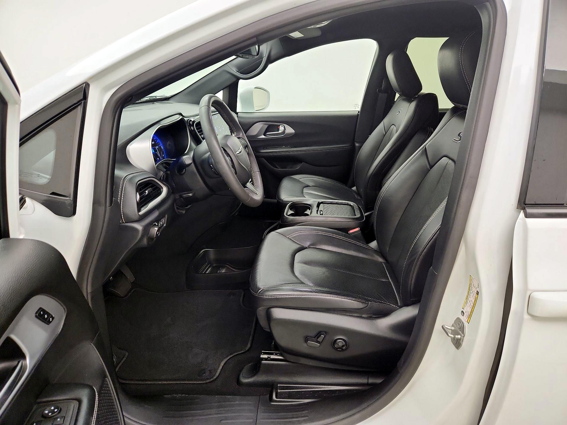 Thumbnail: 2022 Chrysler Pacifica - 11