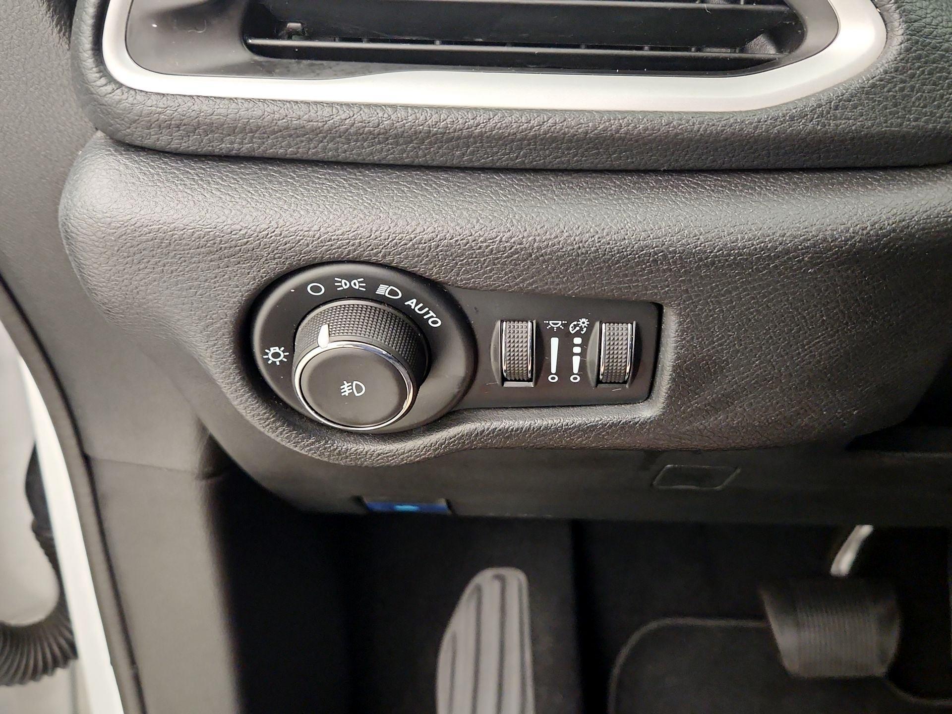 Thumbnail: 2022 Chrysler Pacifica - 13