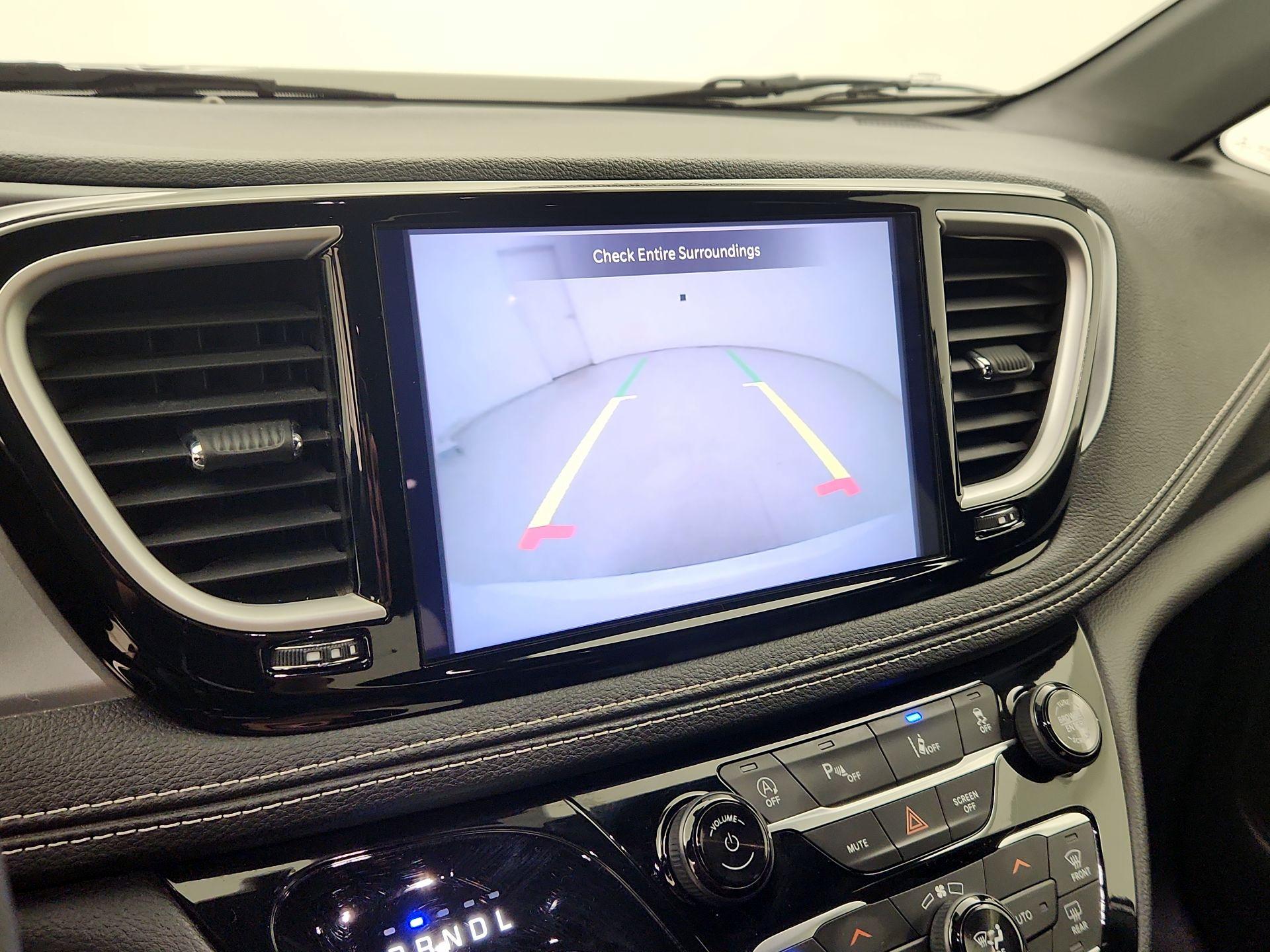 Thumbnail: 2022 Chrysler Pacifica - 14