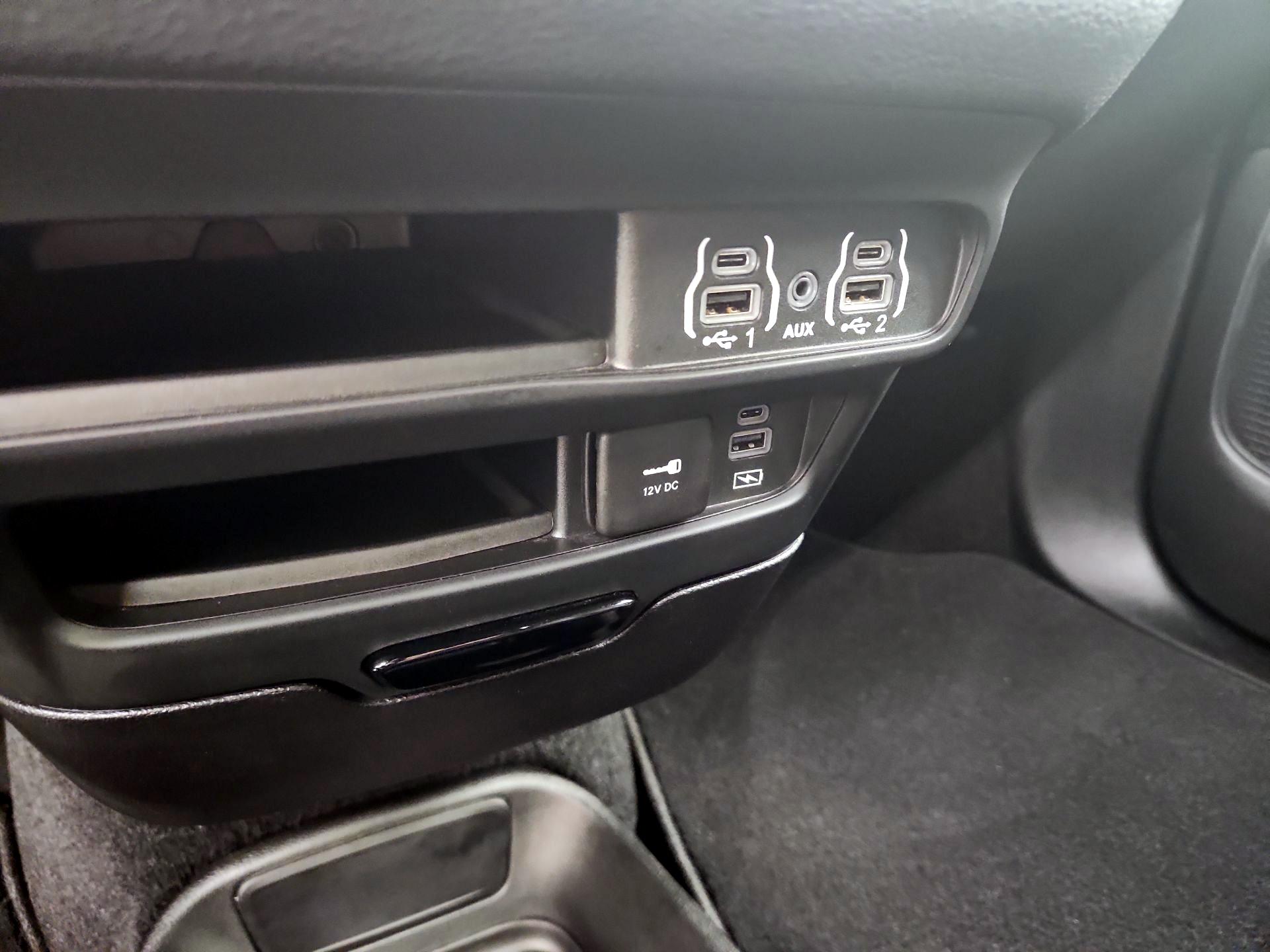 Thumbnail: 2022 Chrysler Pacifica - 18