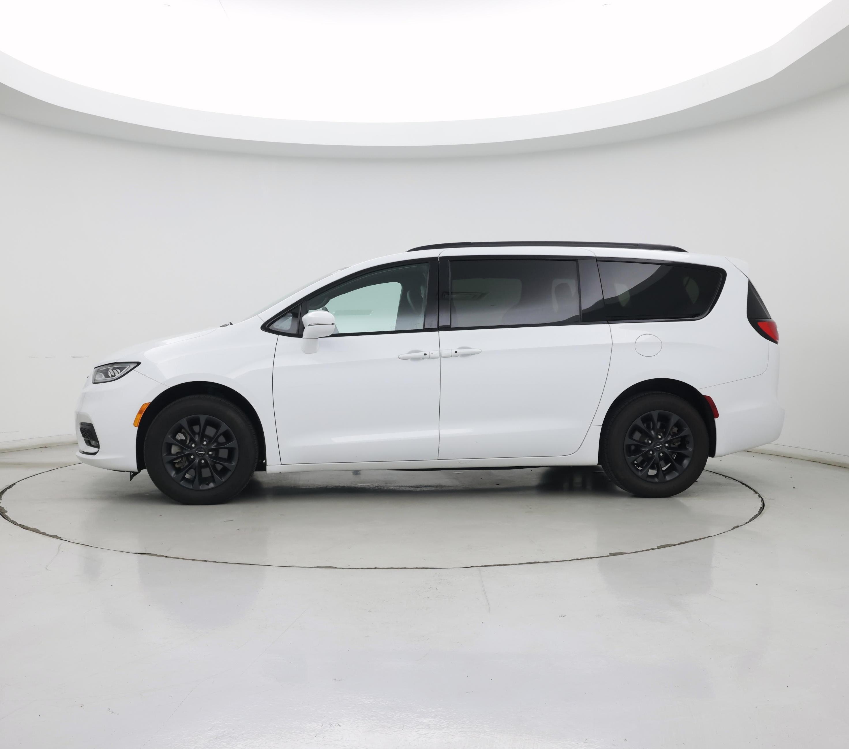 Thumbnail: 2022 Chrysler Pacifica - 3