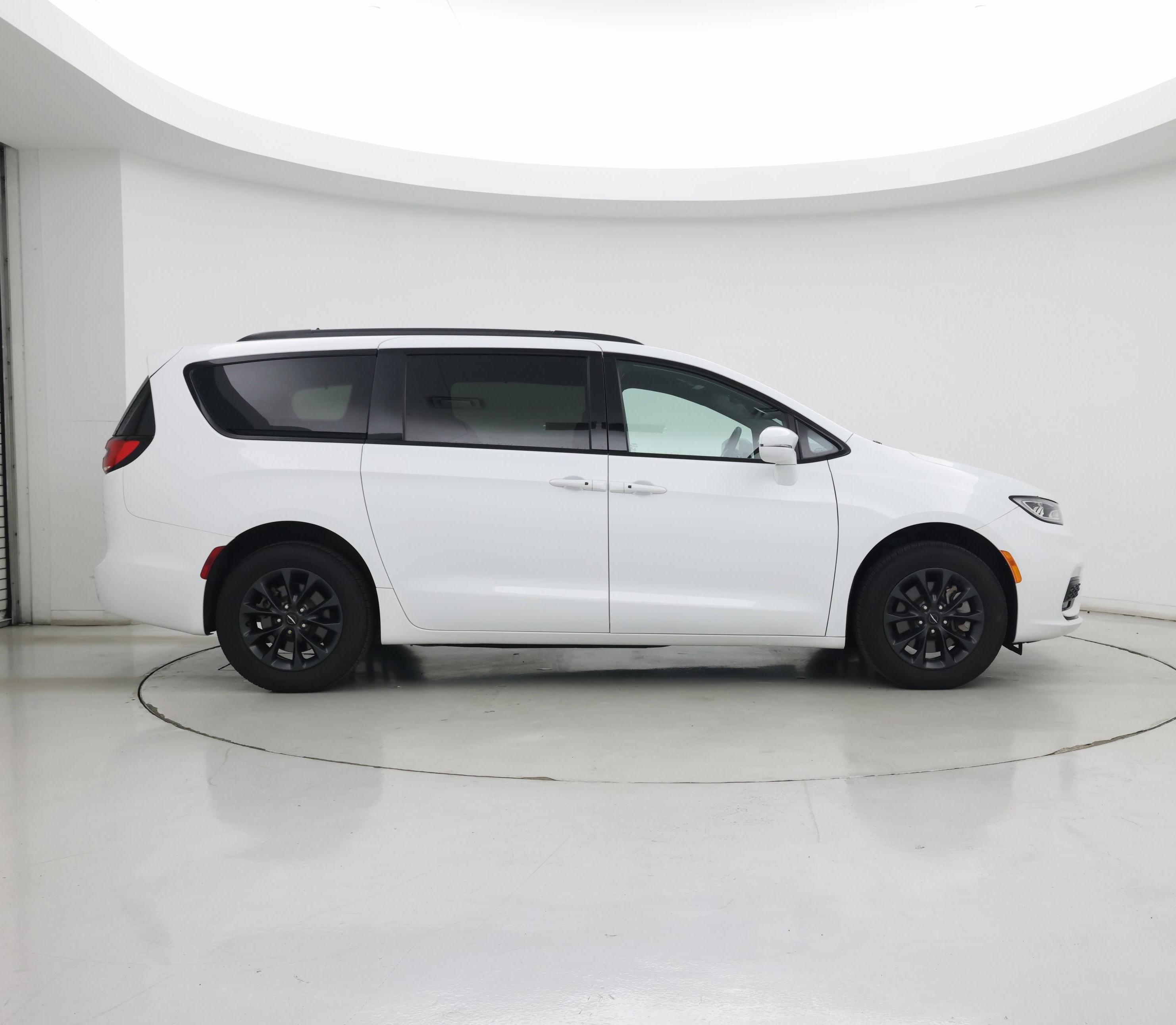 Thumbnail: 2022 Chrysler Pacifica - 7