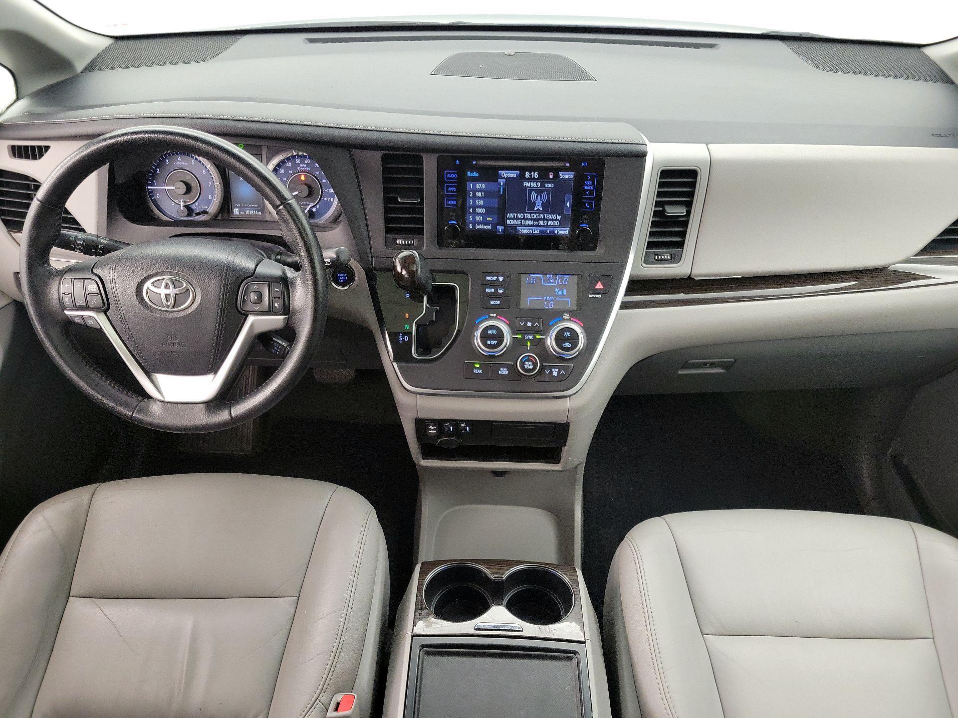 Thumbnail: 2015 Toyota Sienna - 9