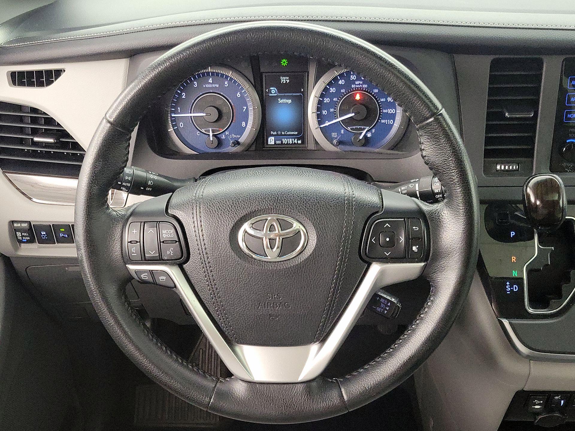 Thumbnail: 2015 Toyota Sienna - 10