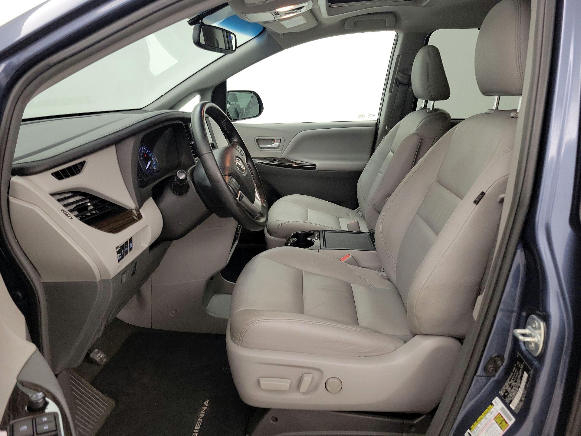 Thumbnail: 2015 Toyota Sienna - 11