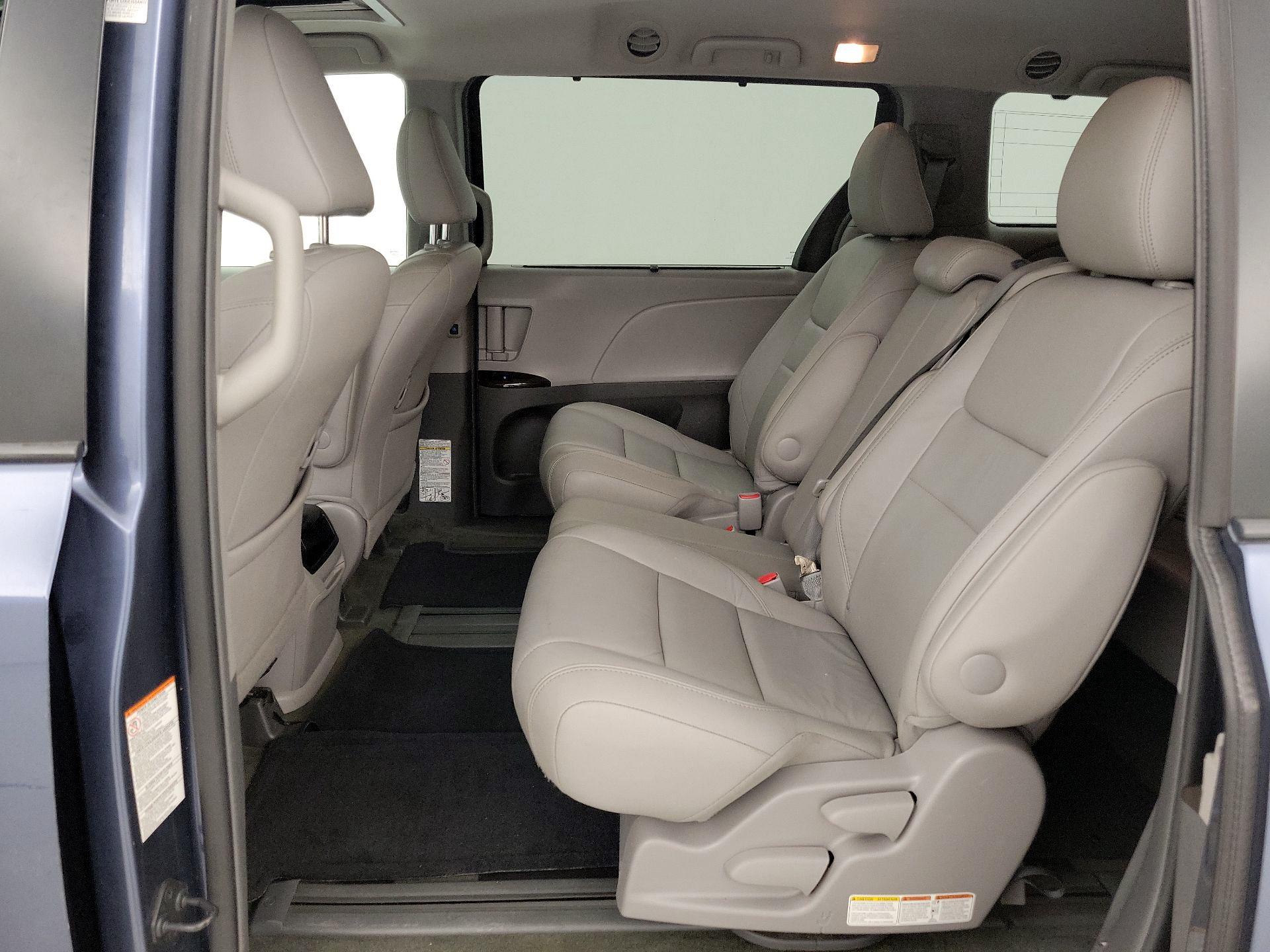 Thumbnail: 2015 Toyota Sienna - 20
