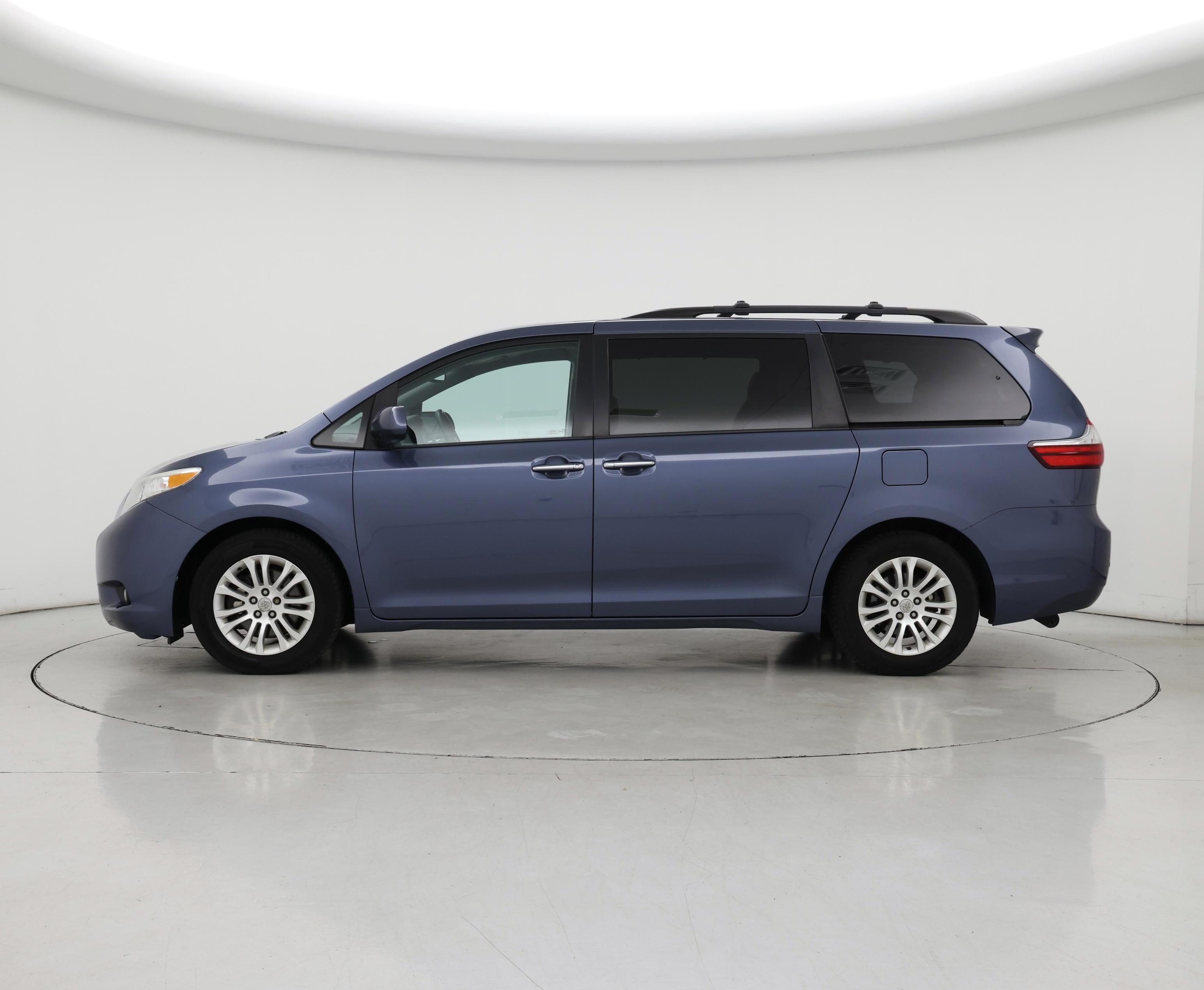 Thumbnail: 2015 Toyota Sienna - 3