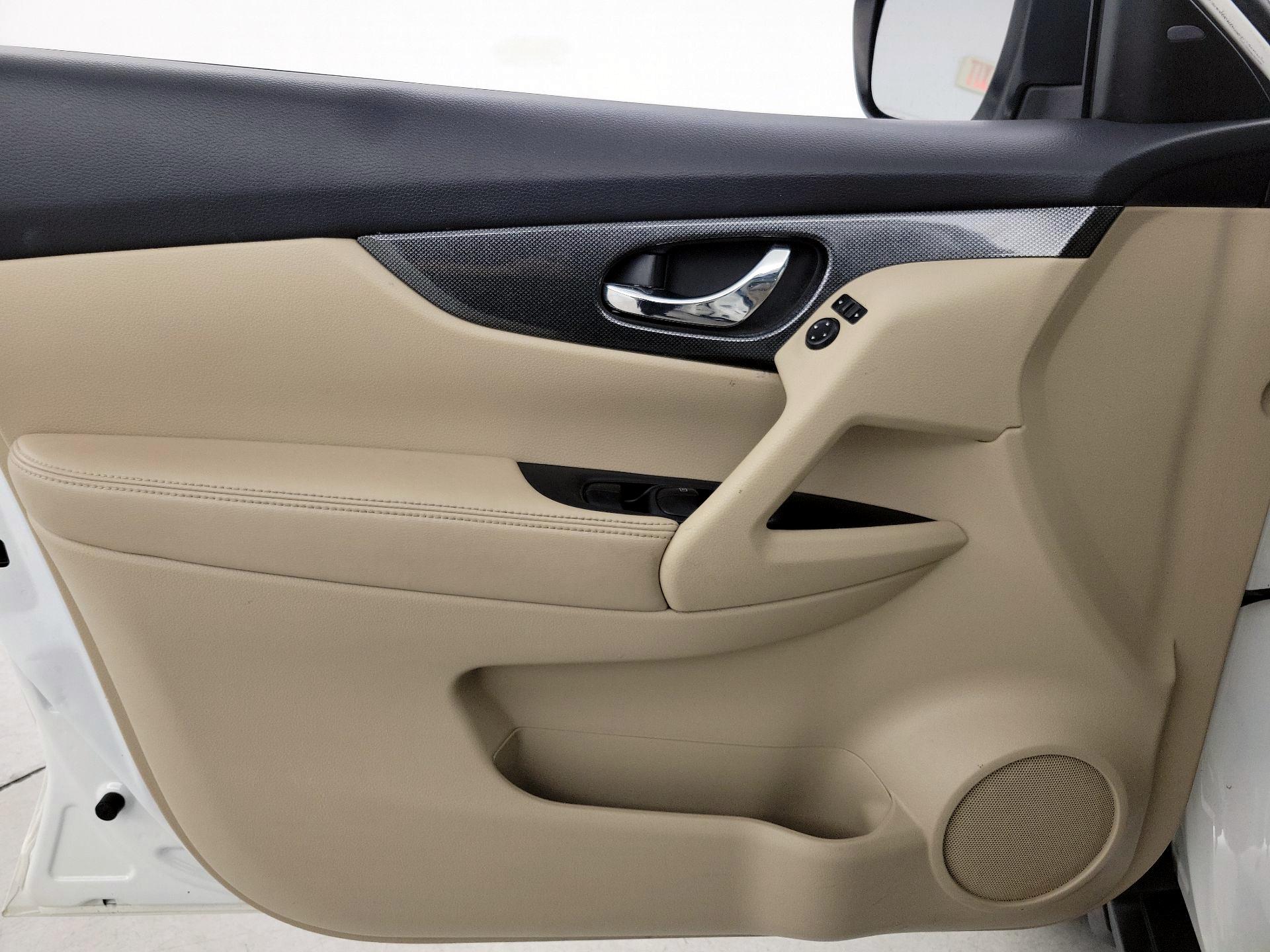 Thumbnail: 2015 Nissan Rogue - 12