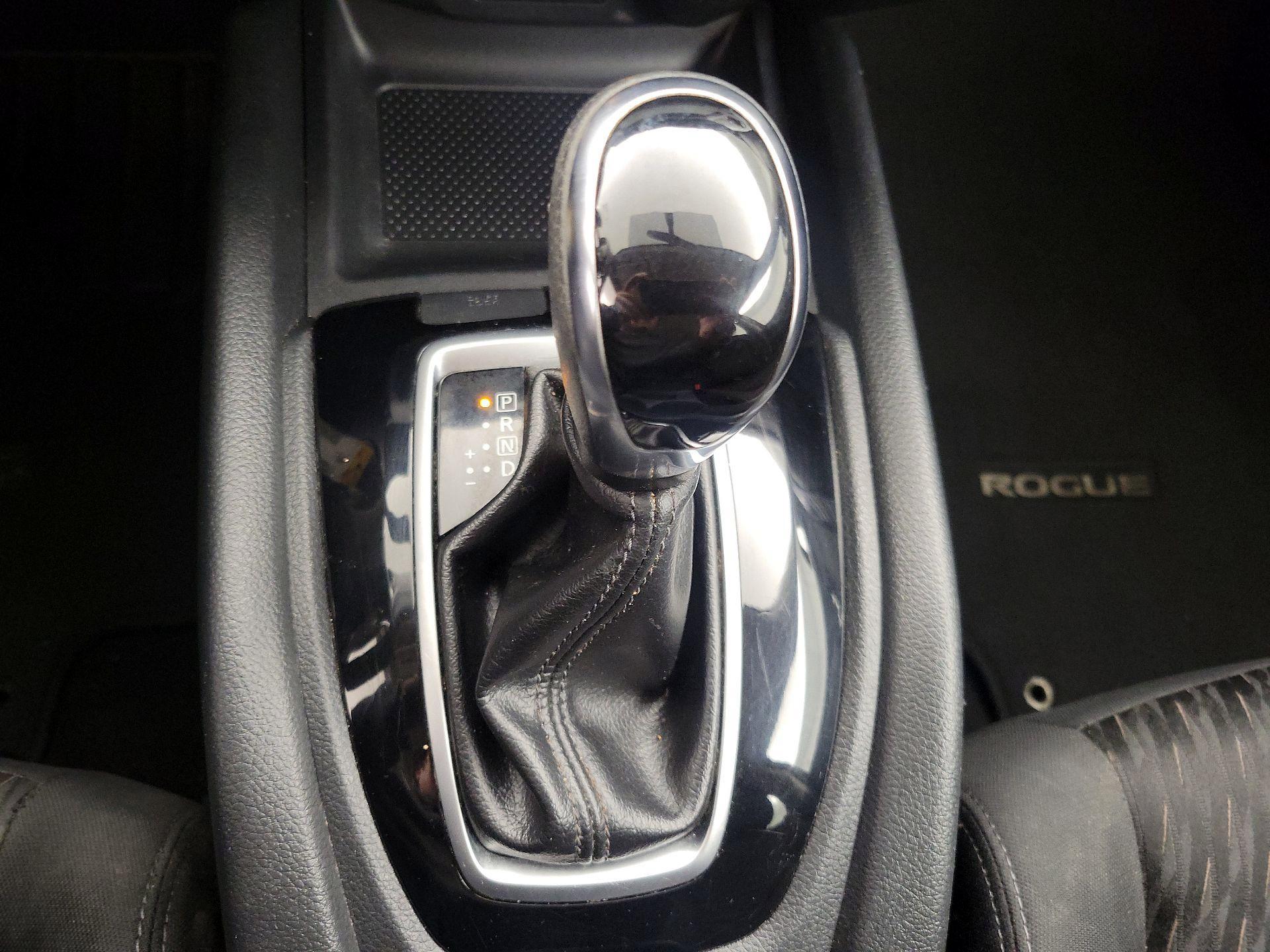 Thumbnail: 2018 Nissan Rogue - 17