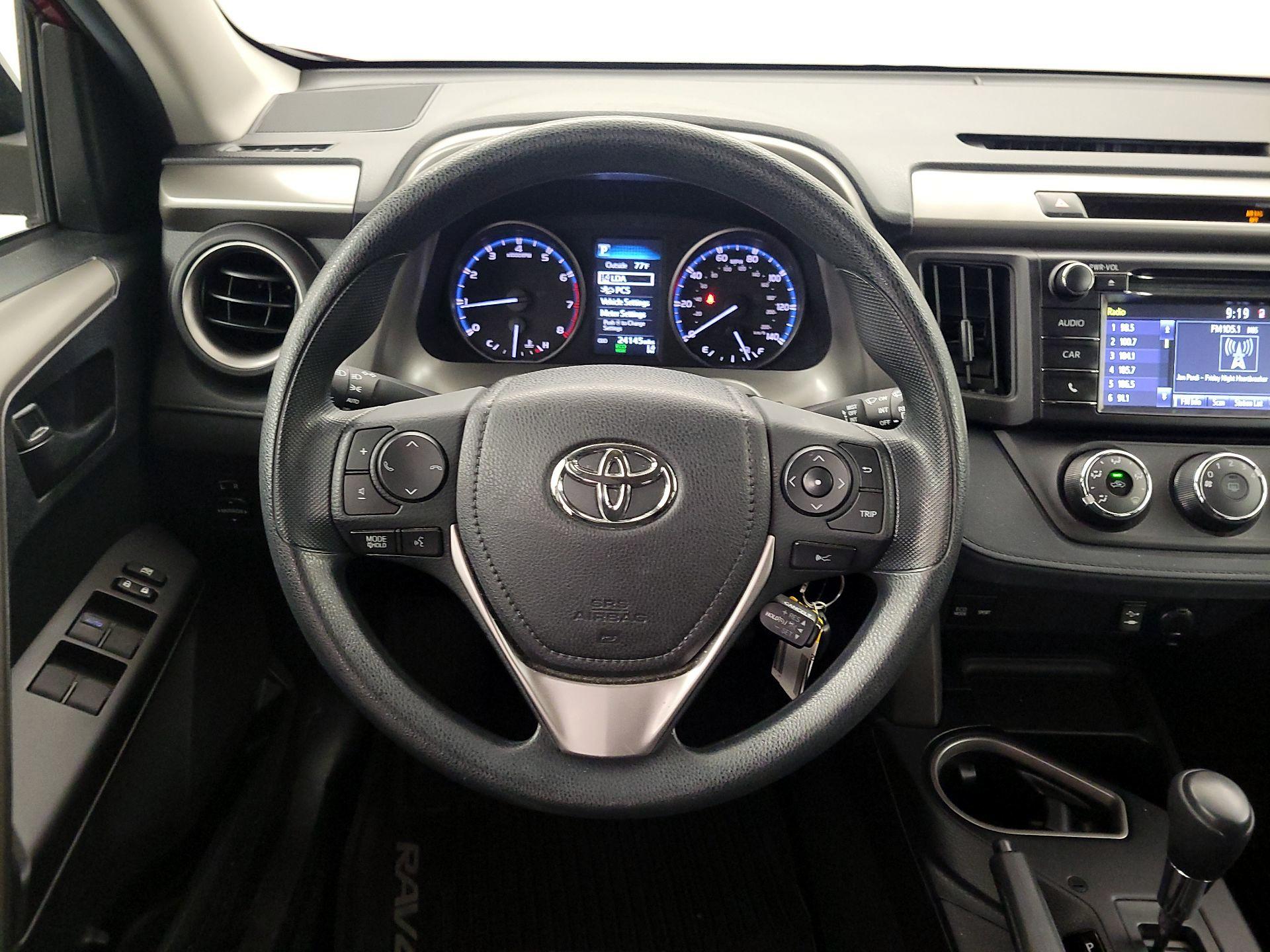 Thumbnail: 2018 Toyota RAV4 - 10