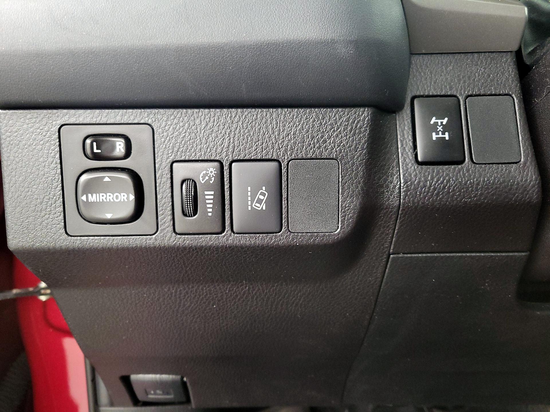 Thumbnail: 2018 Toyota RAV4 - 13