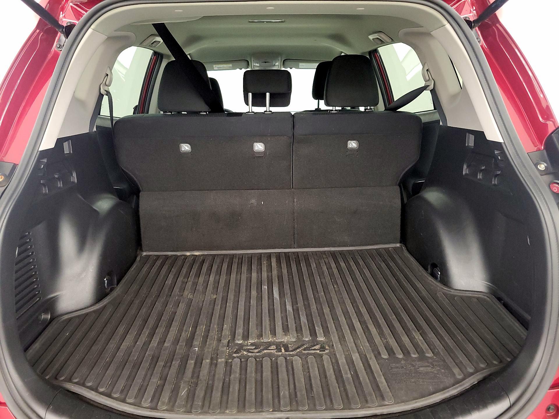 Thumbnail: 2018 Toyota RAV4 - 20